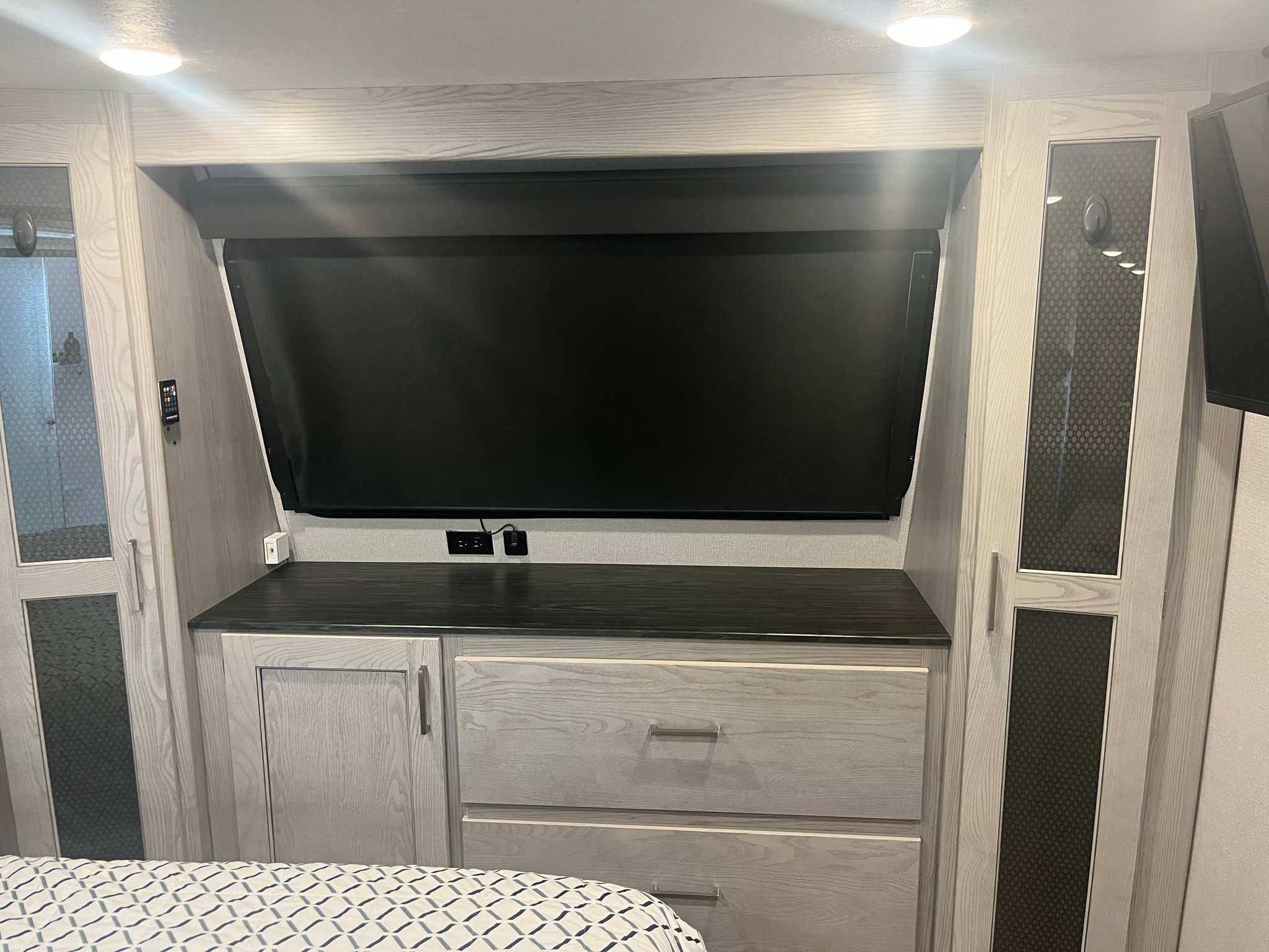 Unique 2 Bedroom on back of Zions