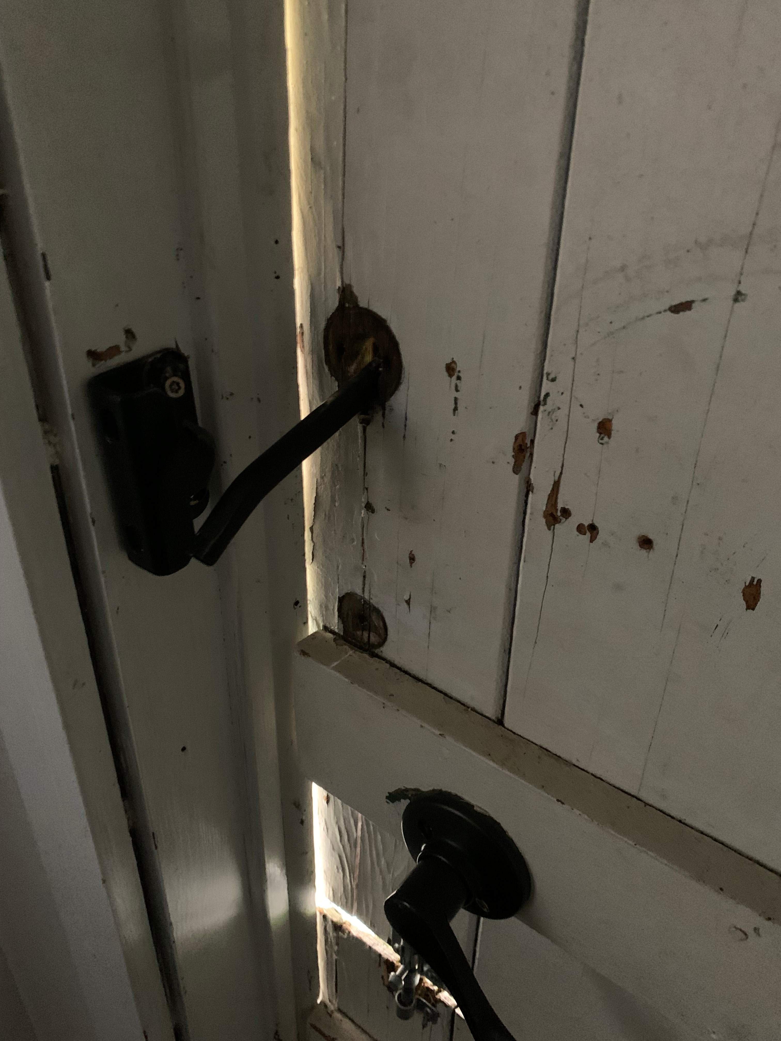 A closer view. This is unacceptable. The front door also doesn’t lock from the outside. 