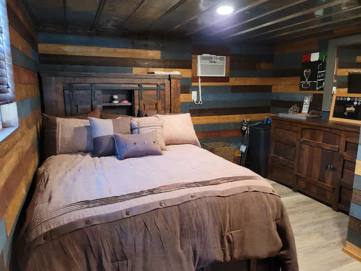Deer Trail Cabin sleeps 6