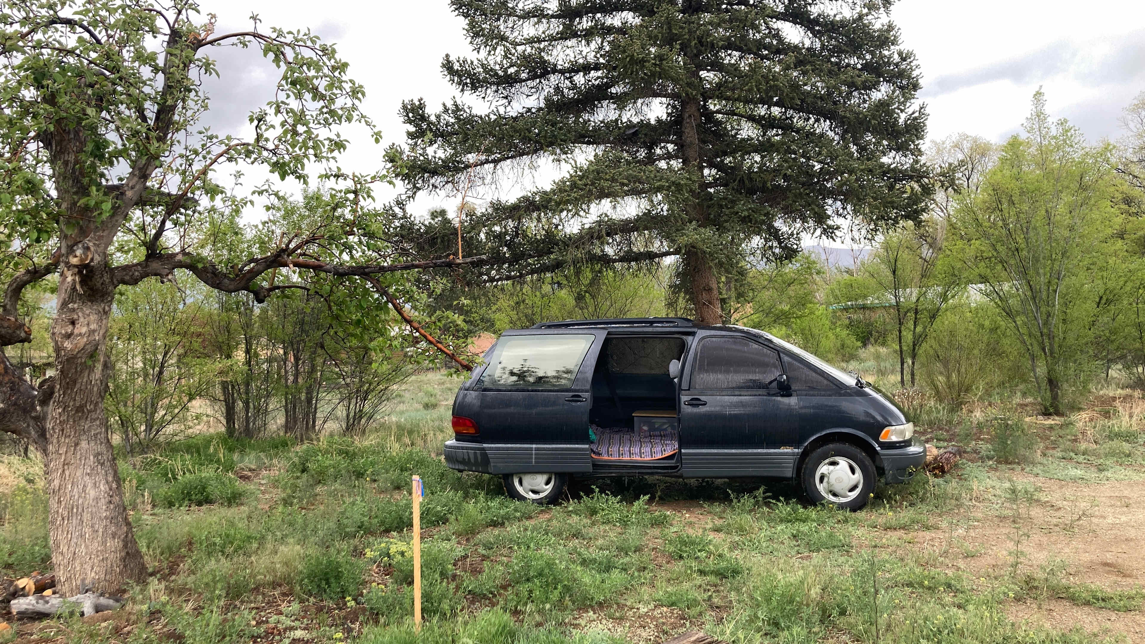 Travel Queen Camper / Parking Spot