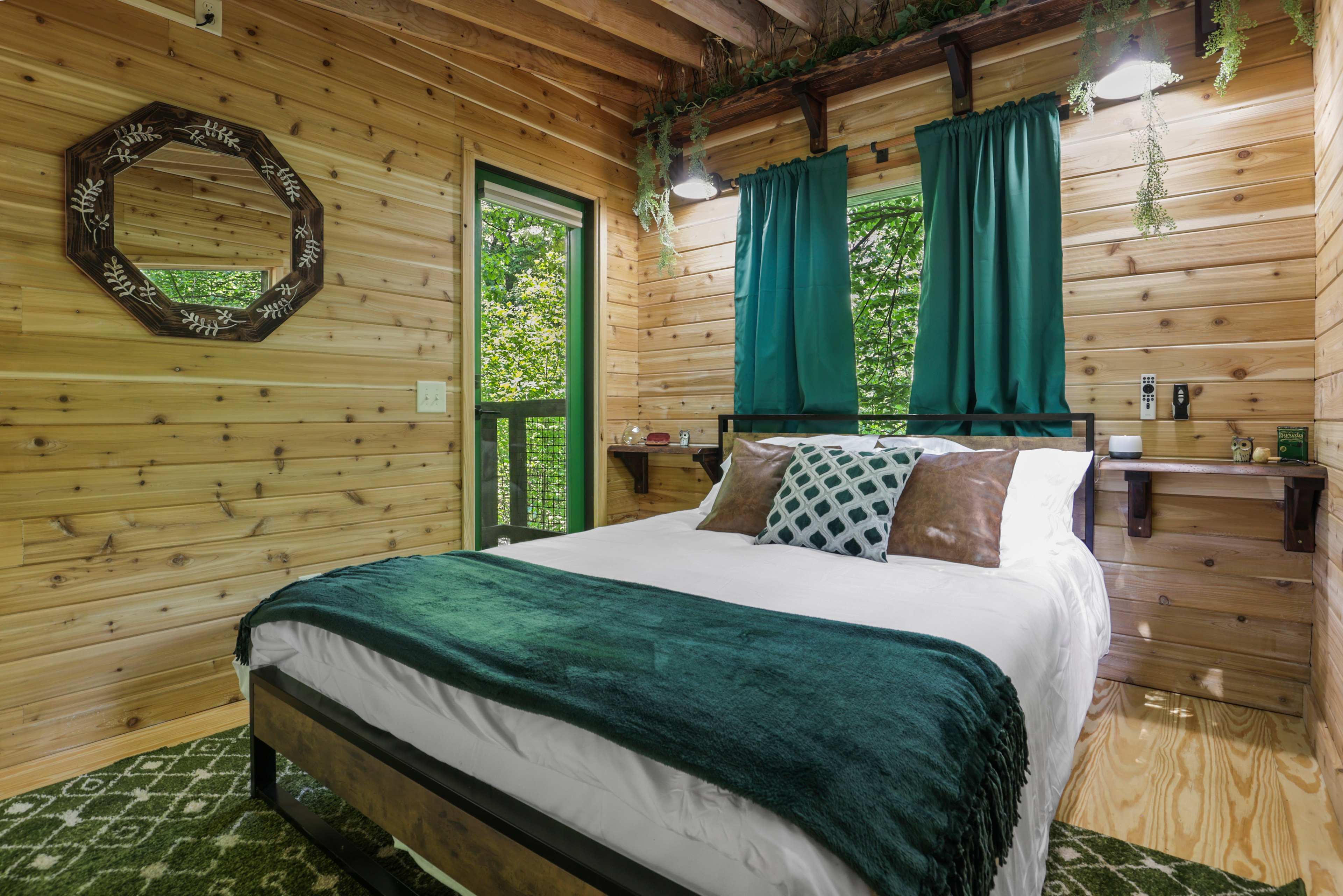 Rustic Treehouse In Hocking Hills