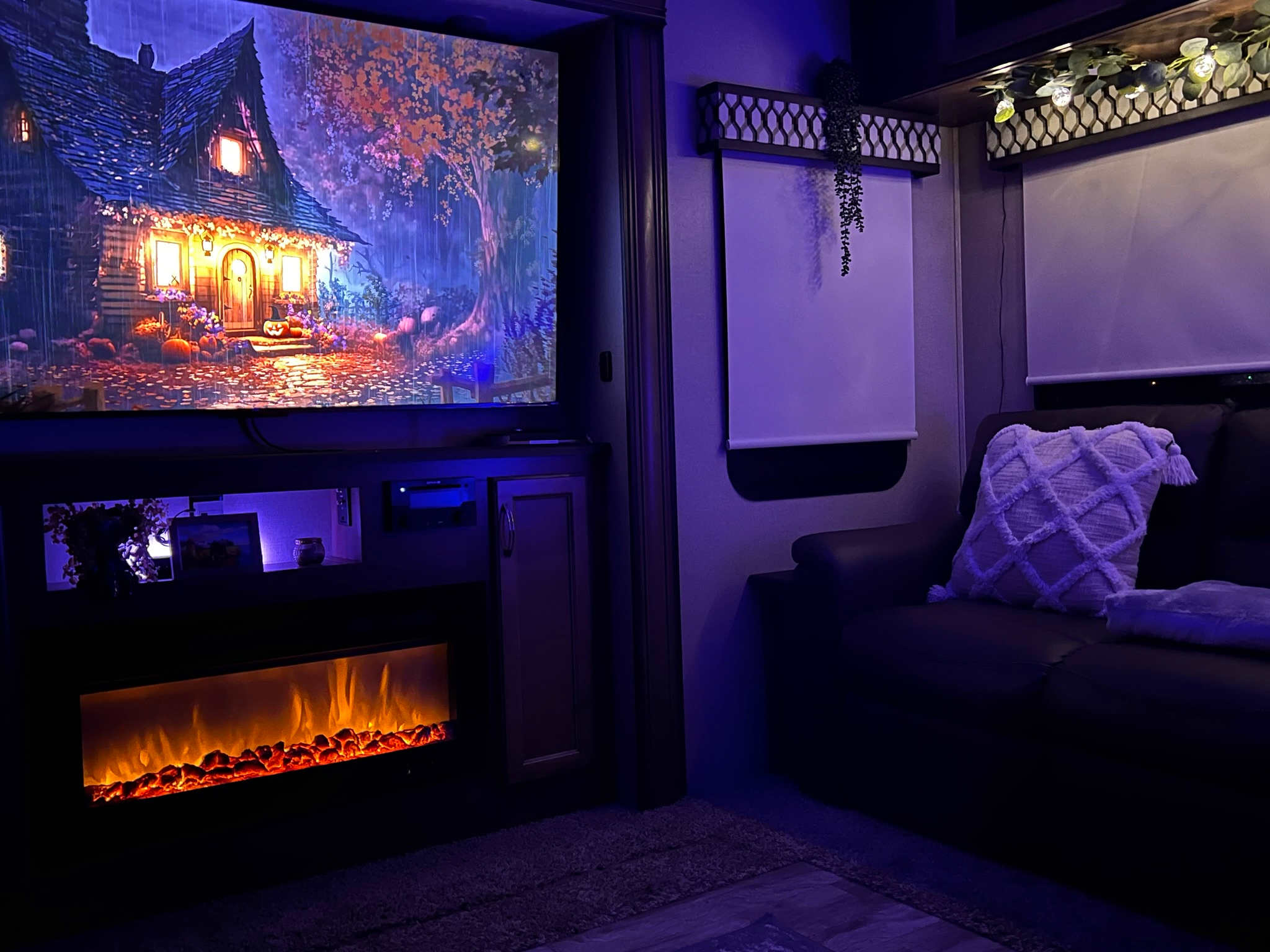 Cozy Camper On Lake