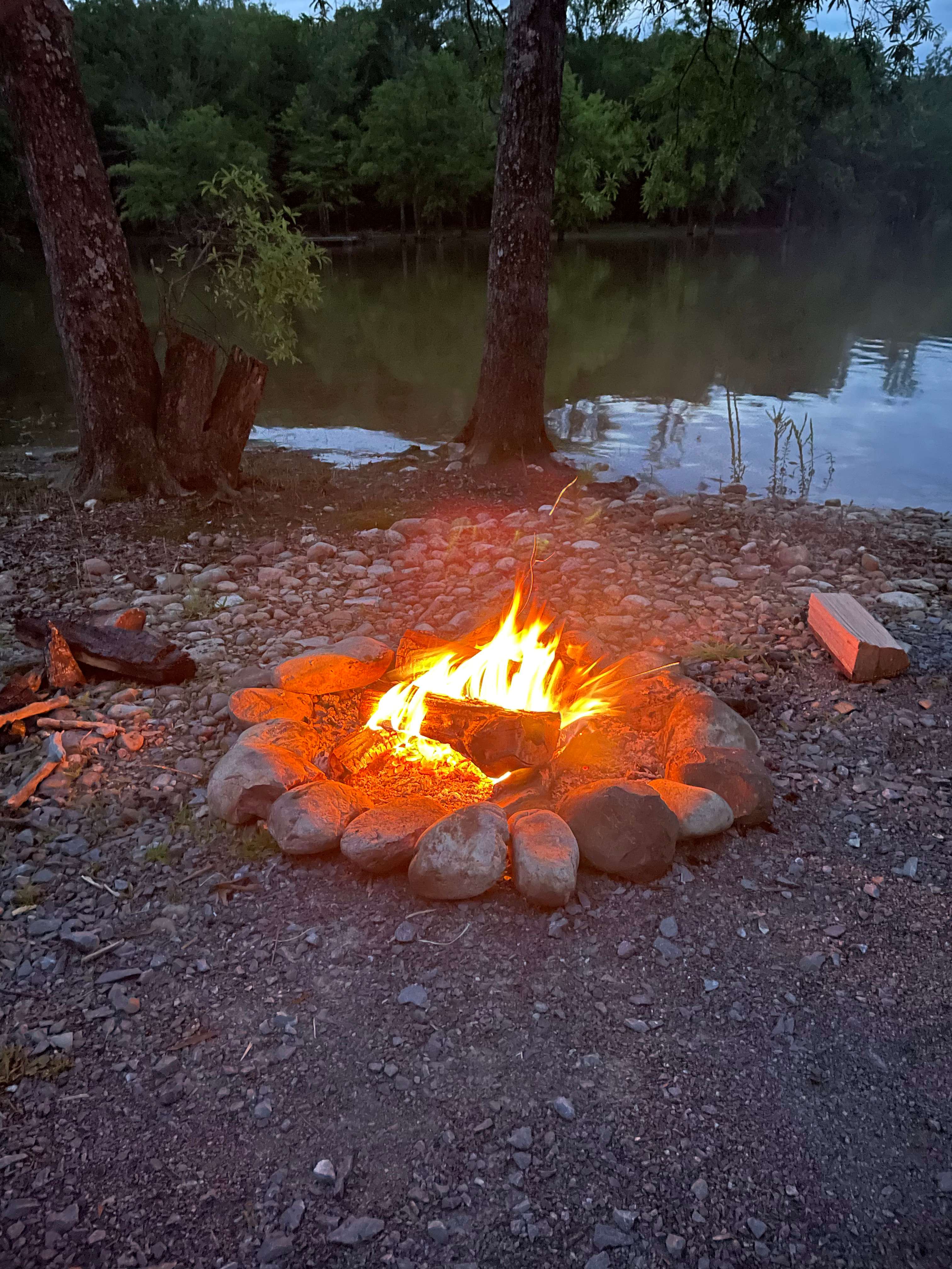 LAKESIDE GETAWAY ON DOUGLAS
