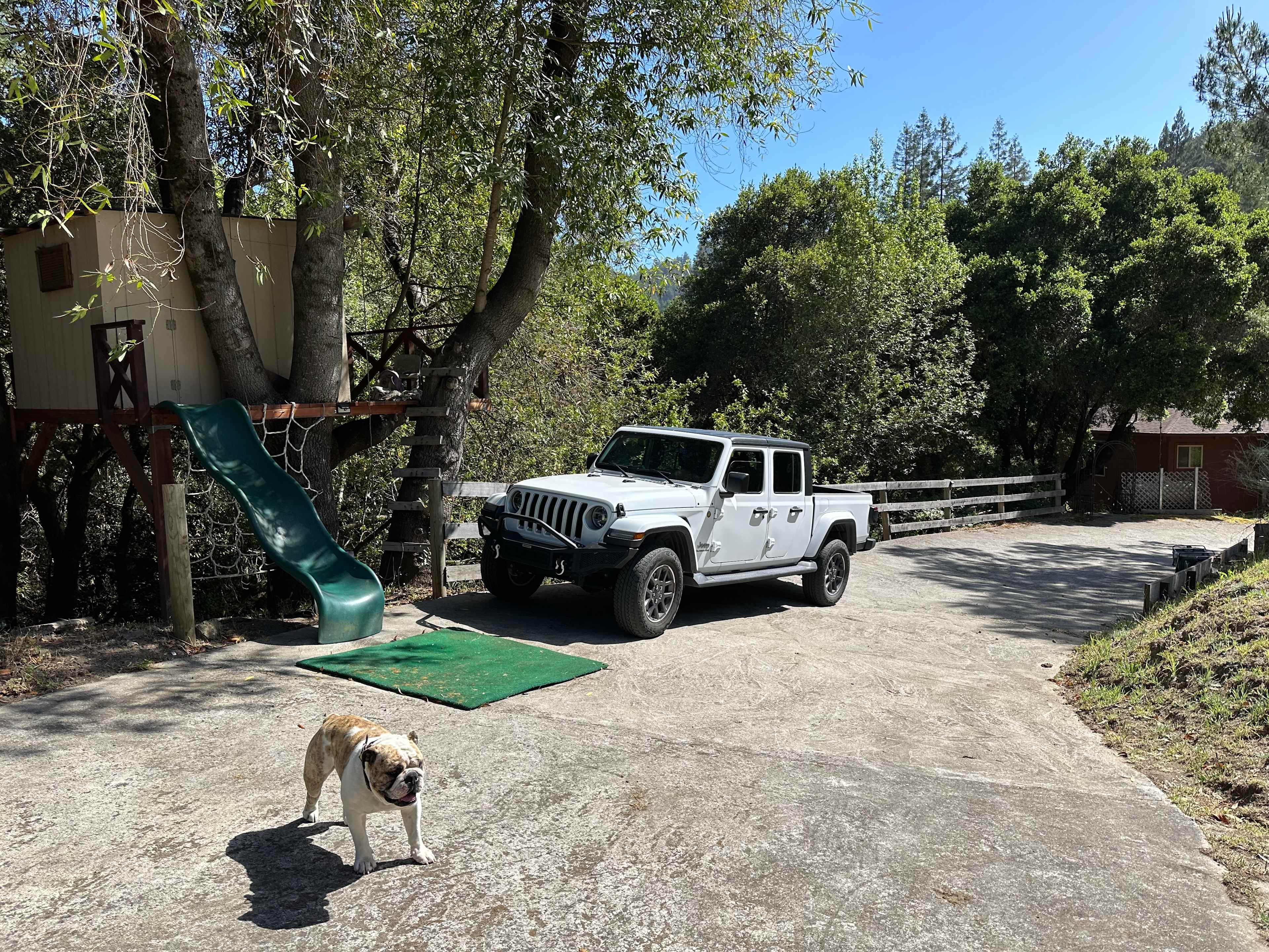 Parking close to the bungalow. Three parallel cars fit. More parking at the base of the property. 