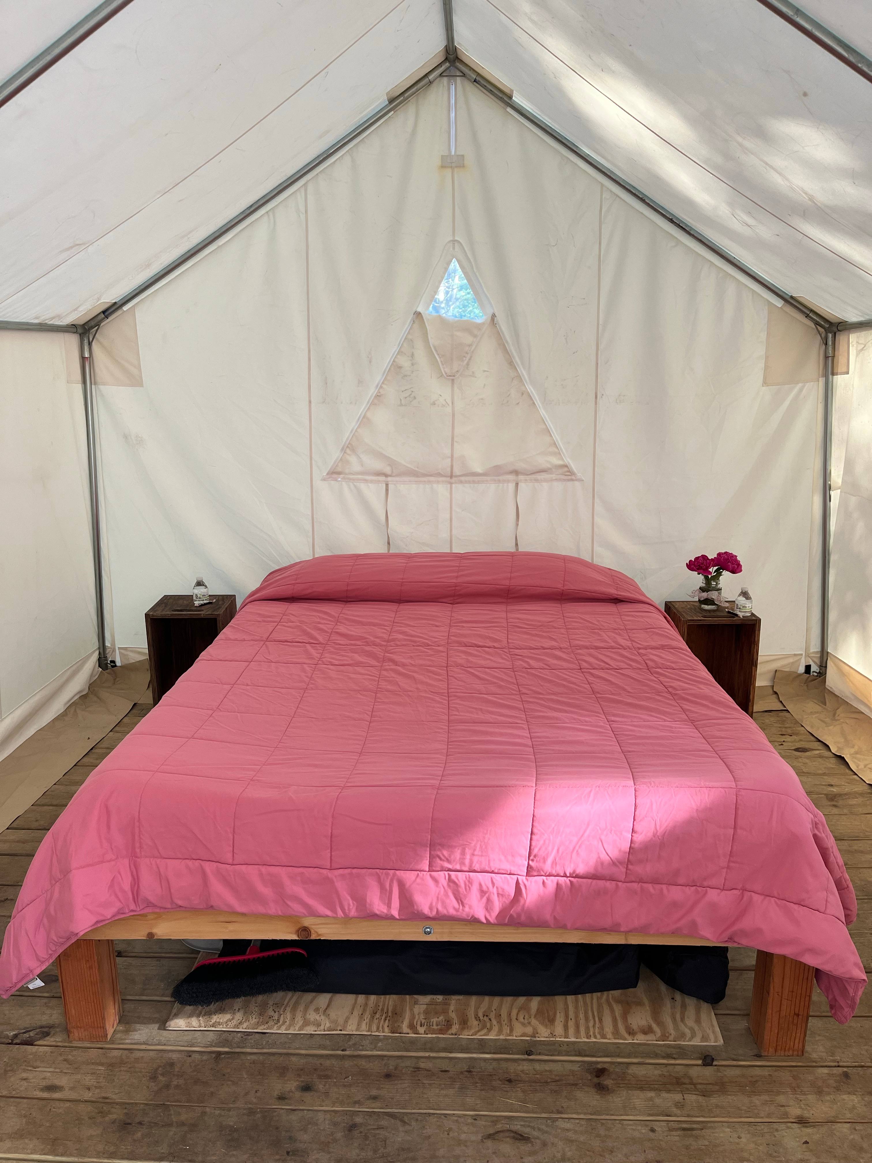 Fully furnished queen size bed freshly prepared the day of camping weekend. Extra tent and two cots under bed. 