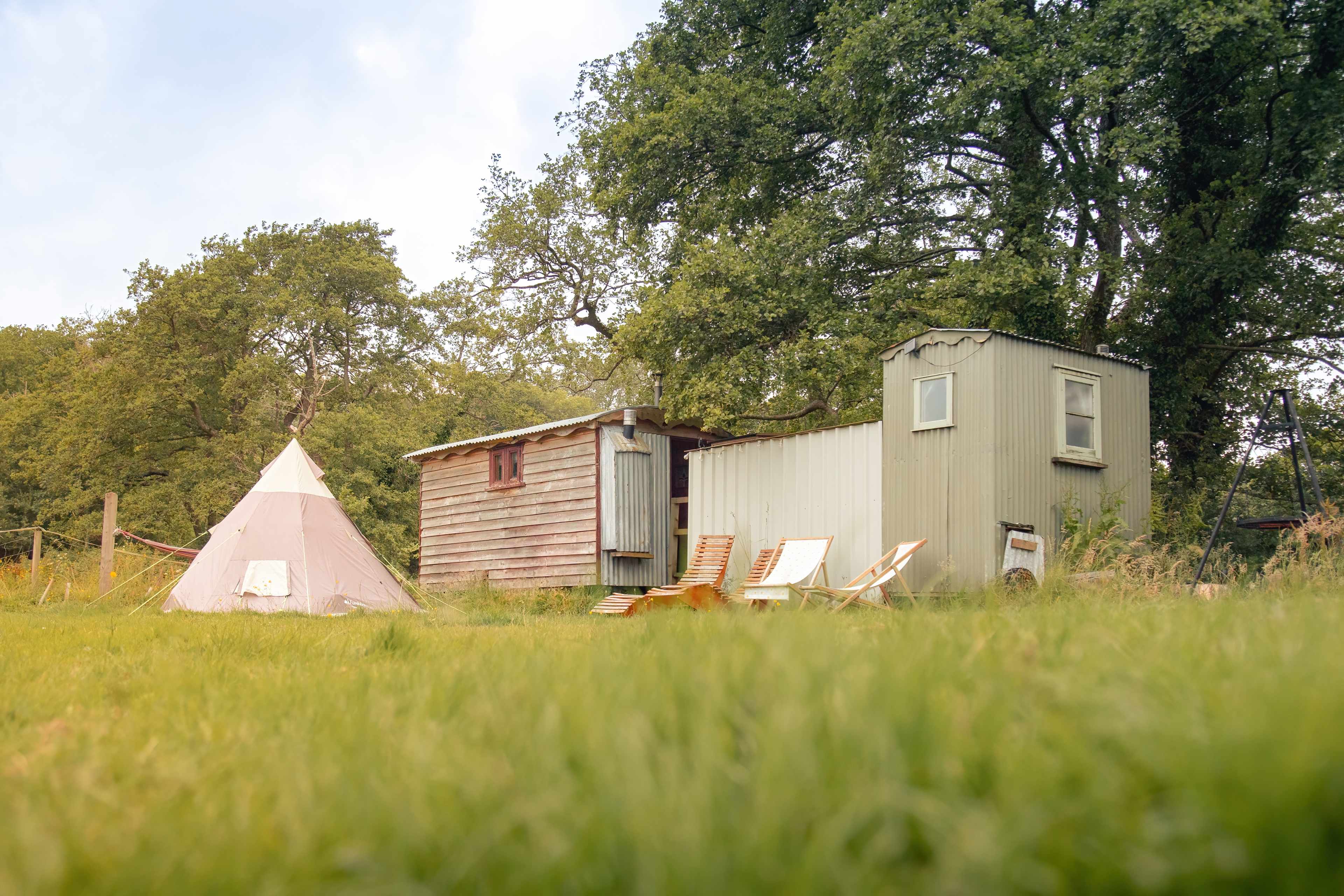 The River View Hut is set in an idillic country side setting away from all the hustle and bustle of modern life.