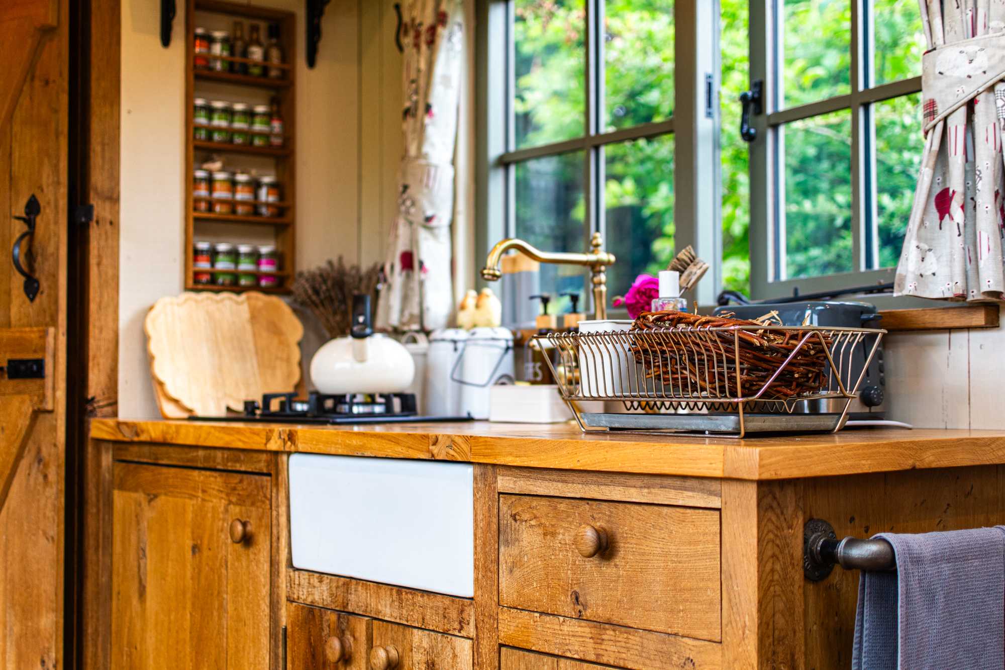 The well equipped kitchen area