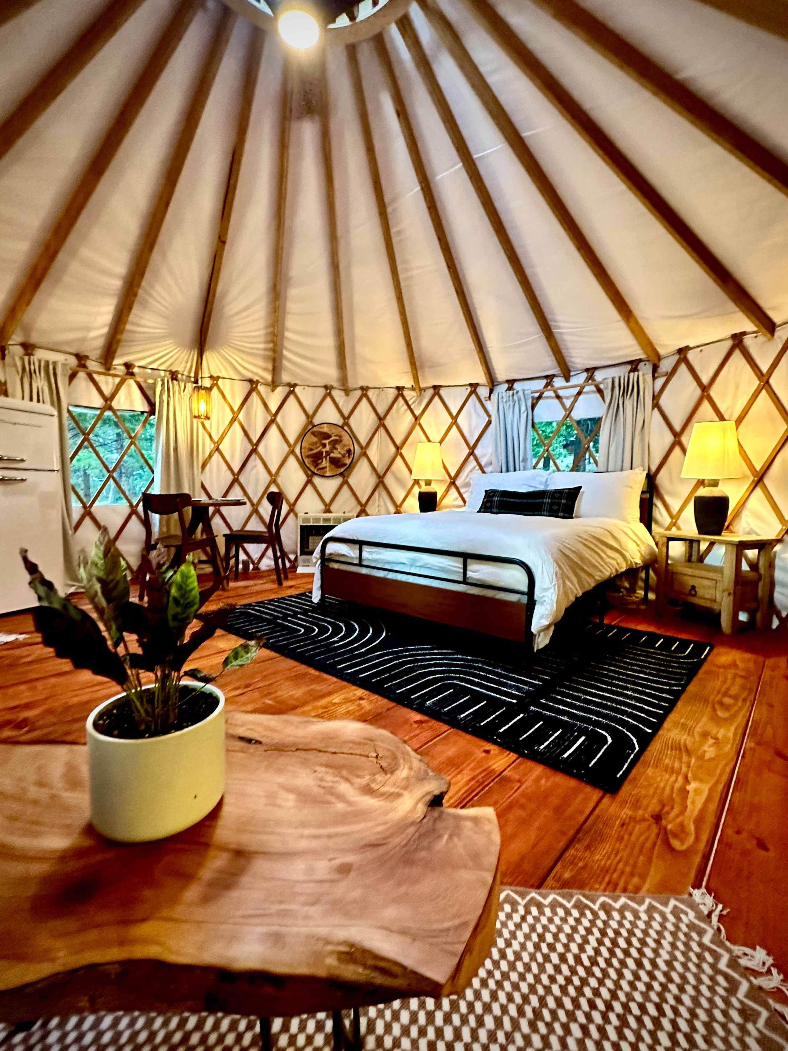 Cozy Luxury Yurt @ Lazy Dog Ranch