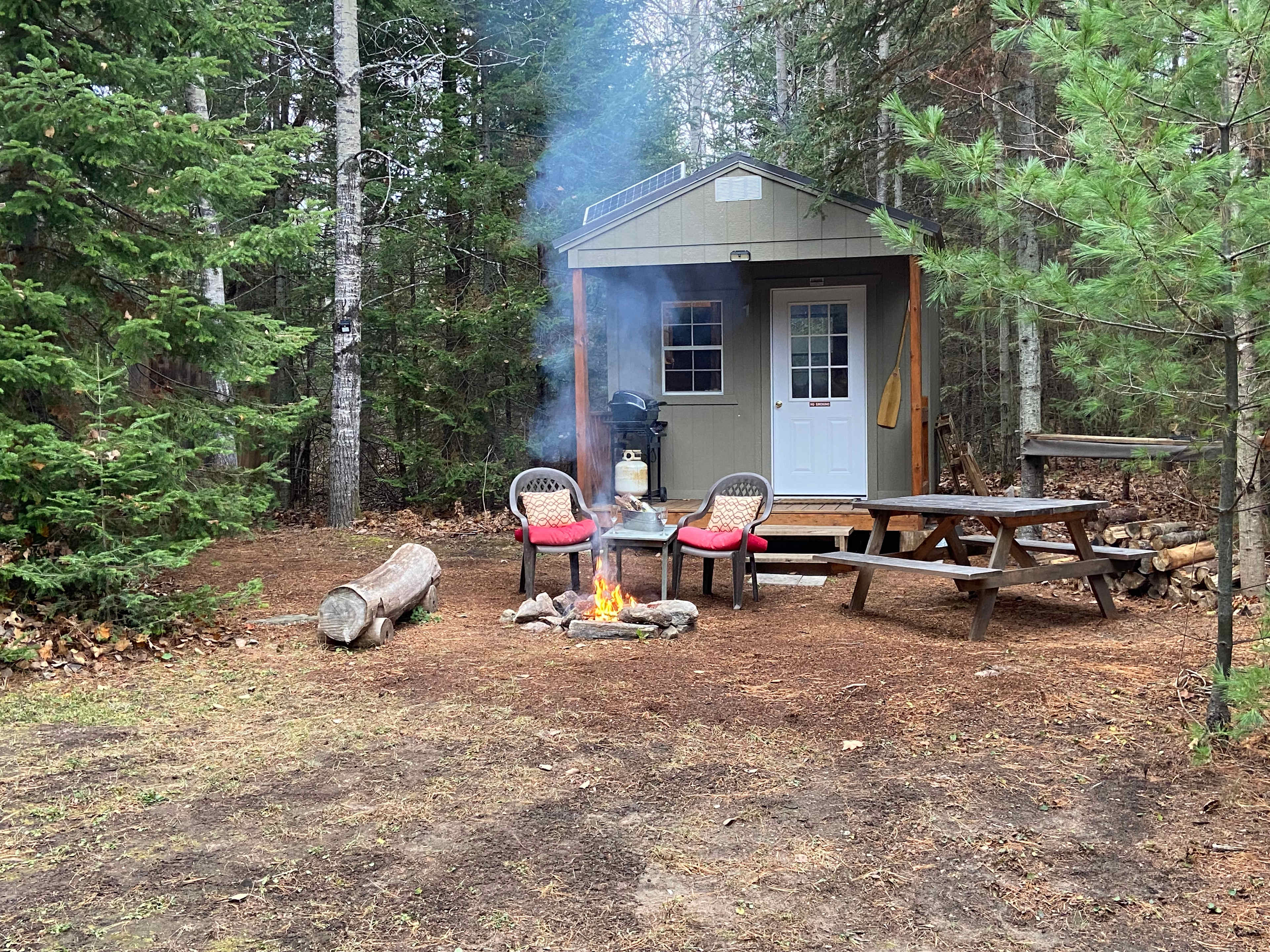 The Cabin - Cozy Rustic Retreat