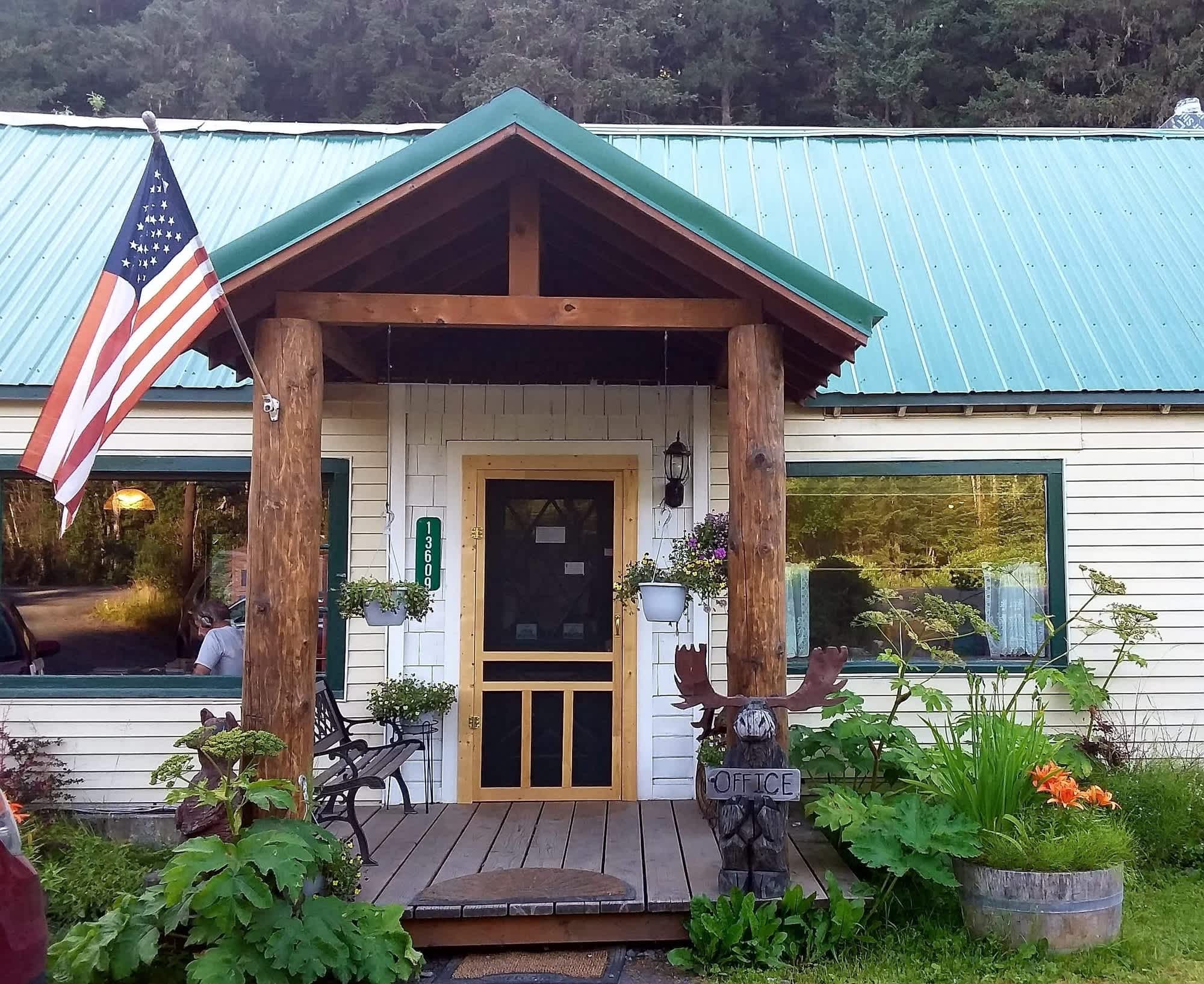 Nauti Otter Vintage Campers and Cabins