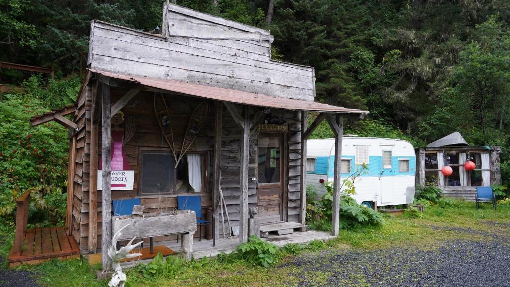 Nauti Otter Inn and Yurt Village