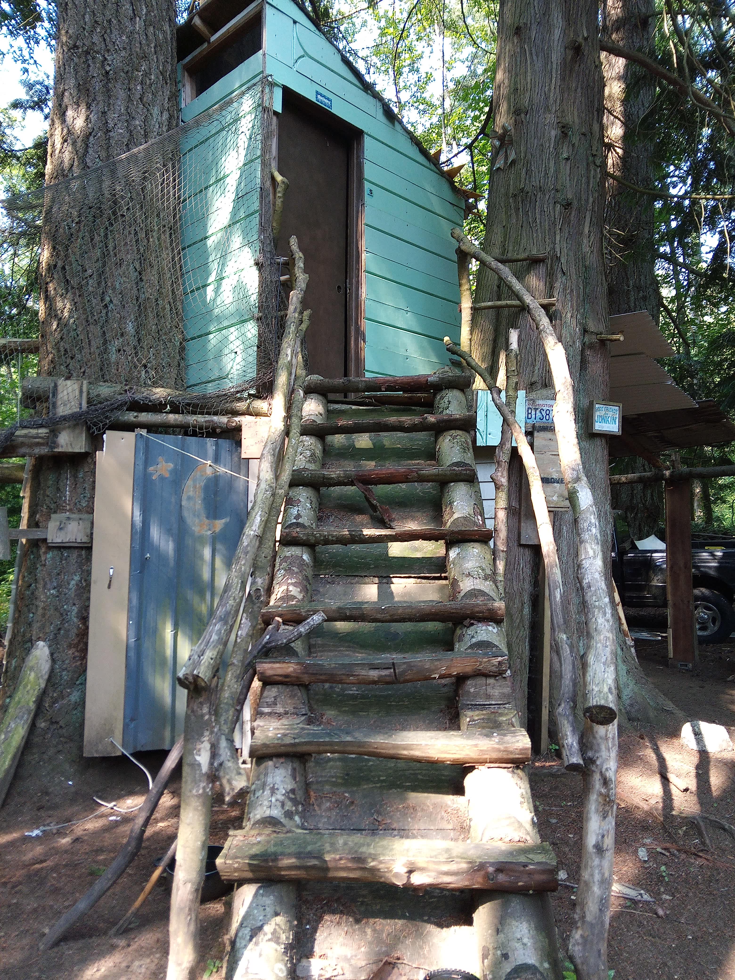 Tree house camp grounds