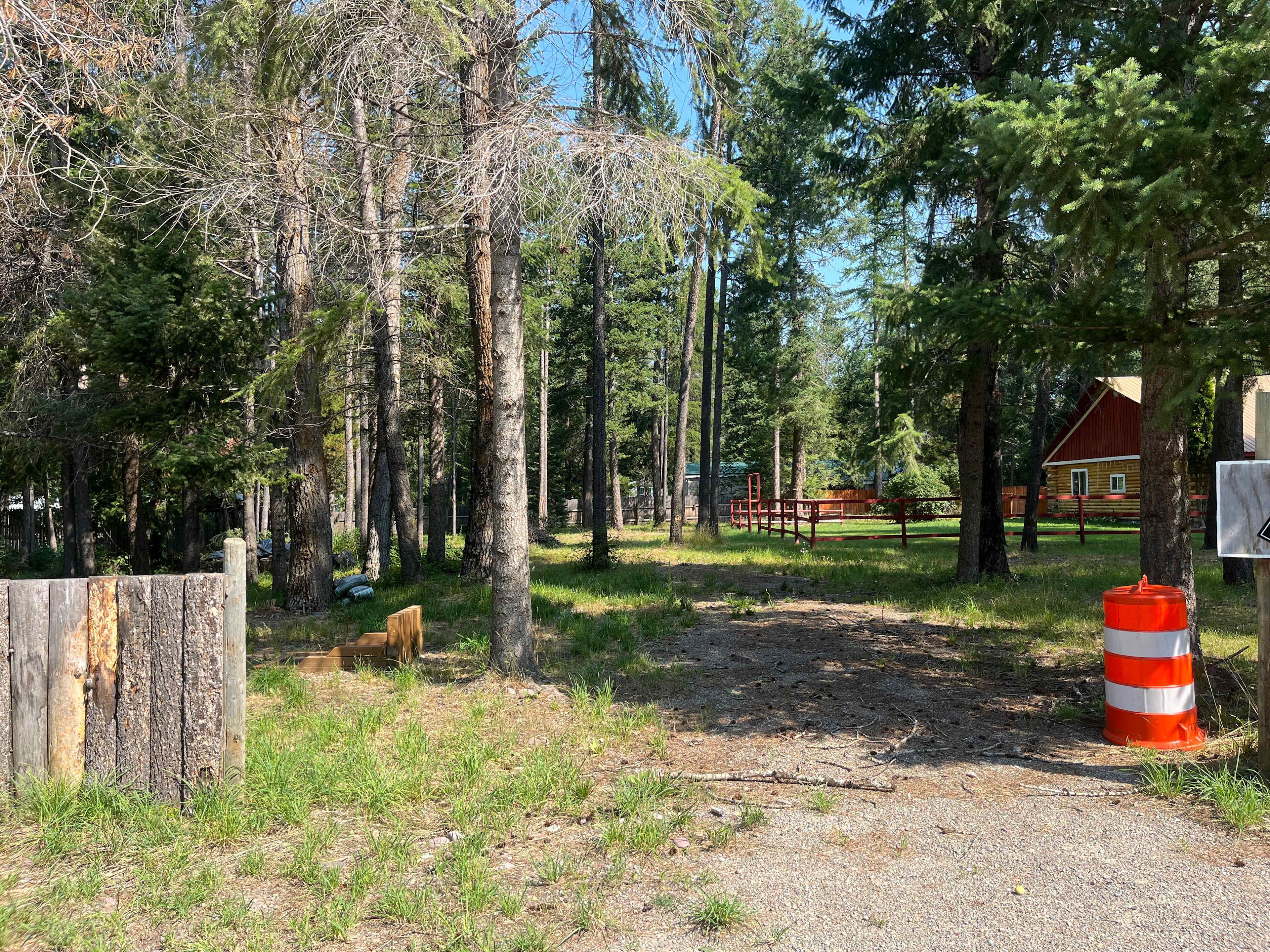 Site entrance! This entrance gets you to all 5 campsites listed on this profile.
