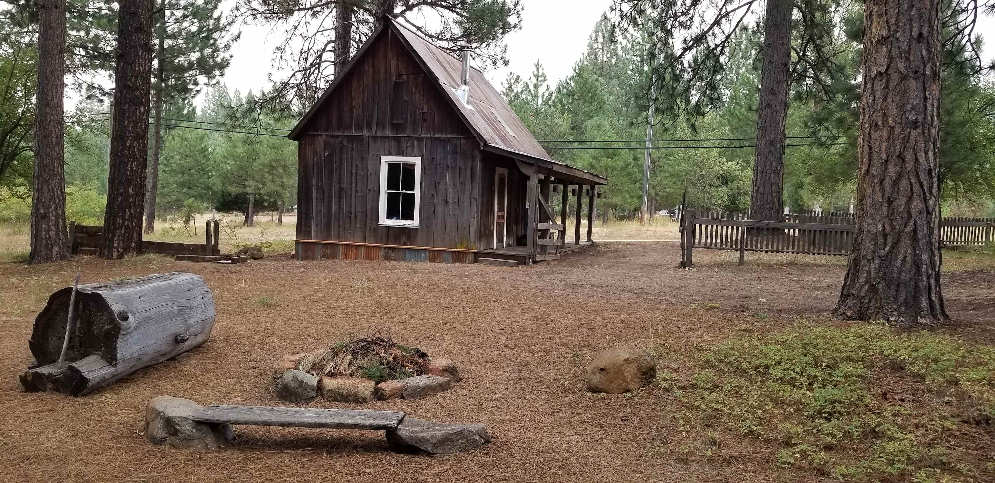 Lost Sierra Cabin & Camp Escape