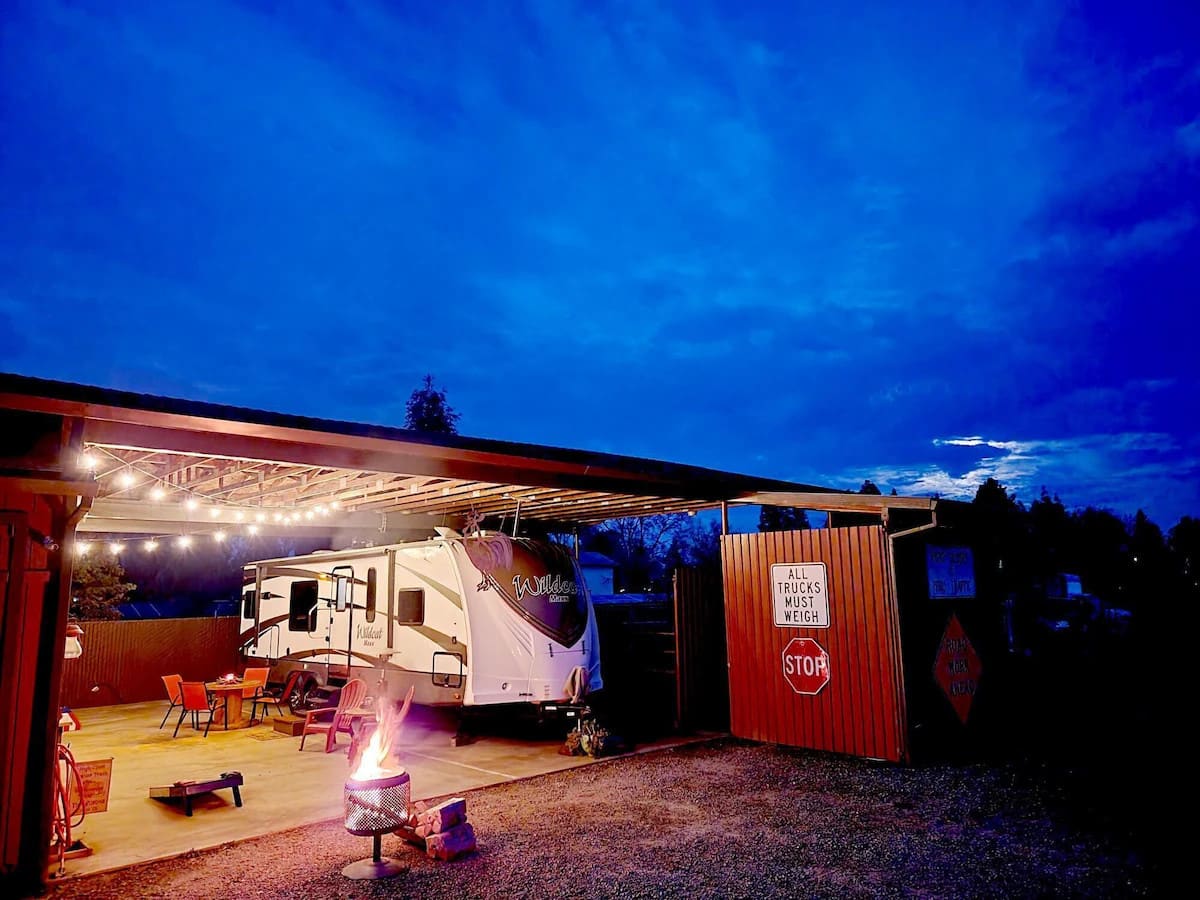 Clovis County RV Campers with Pool!