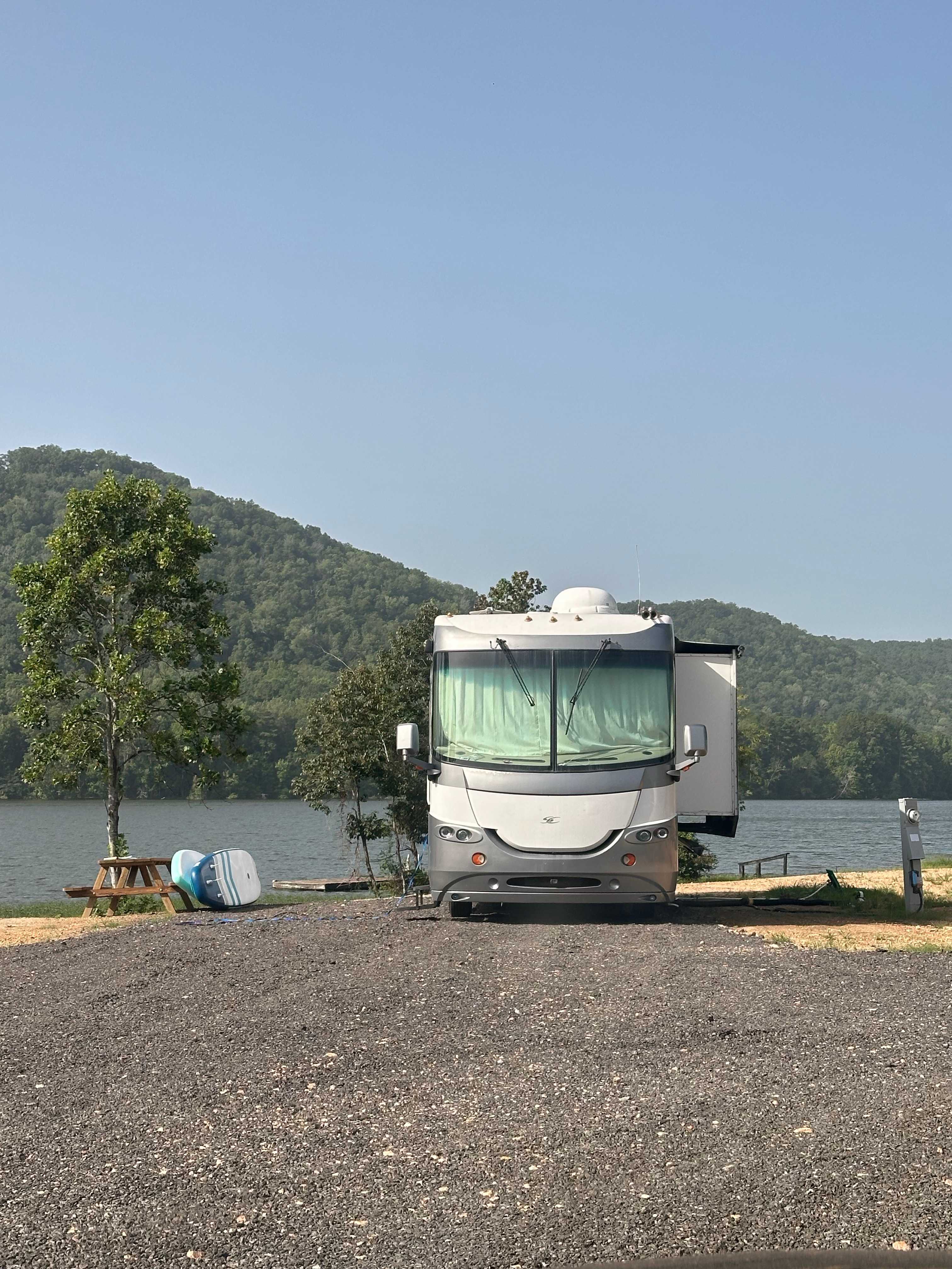 Serene Lakefront Retreat