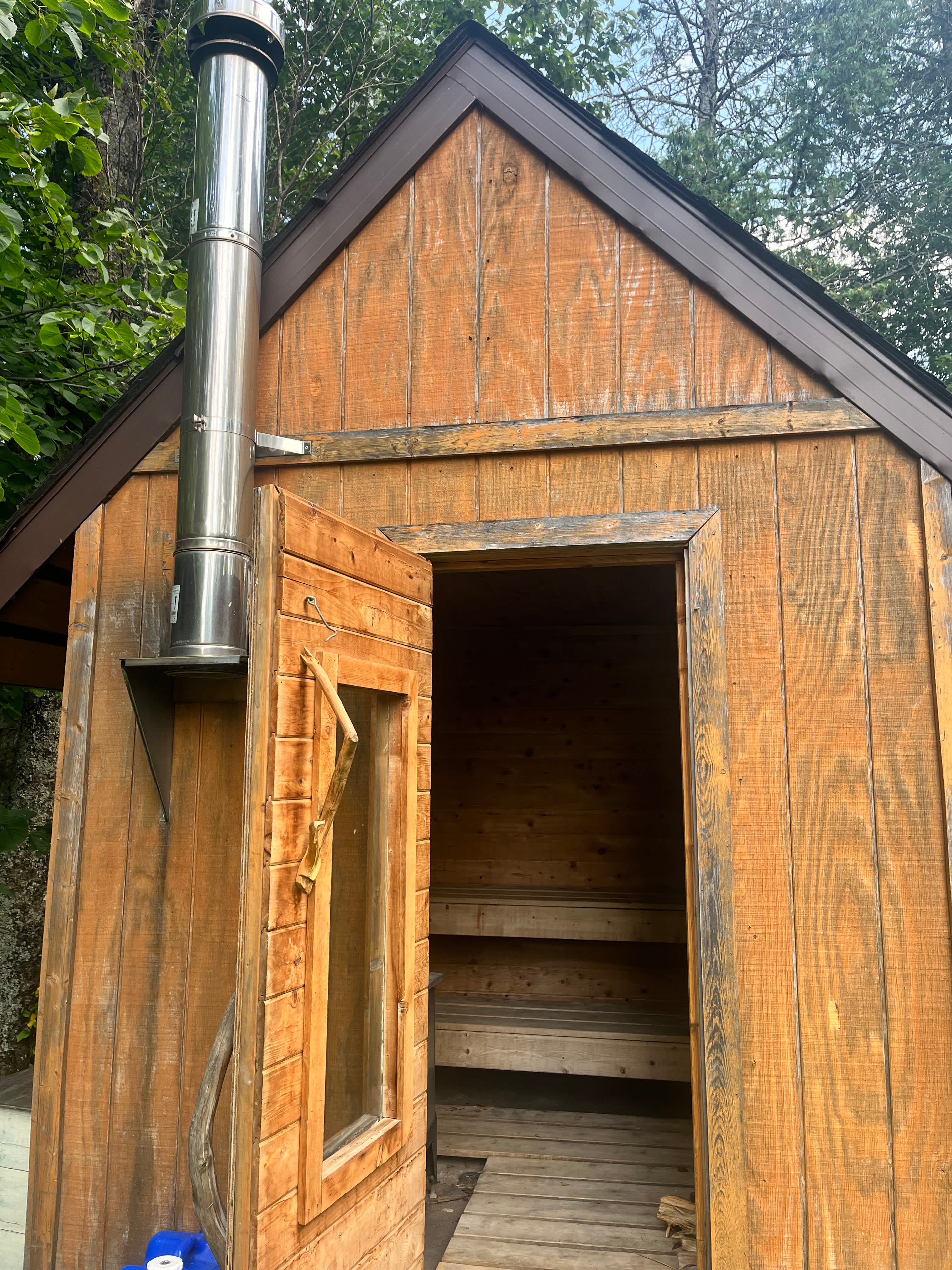 Lakeside Wanderers Refuge