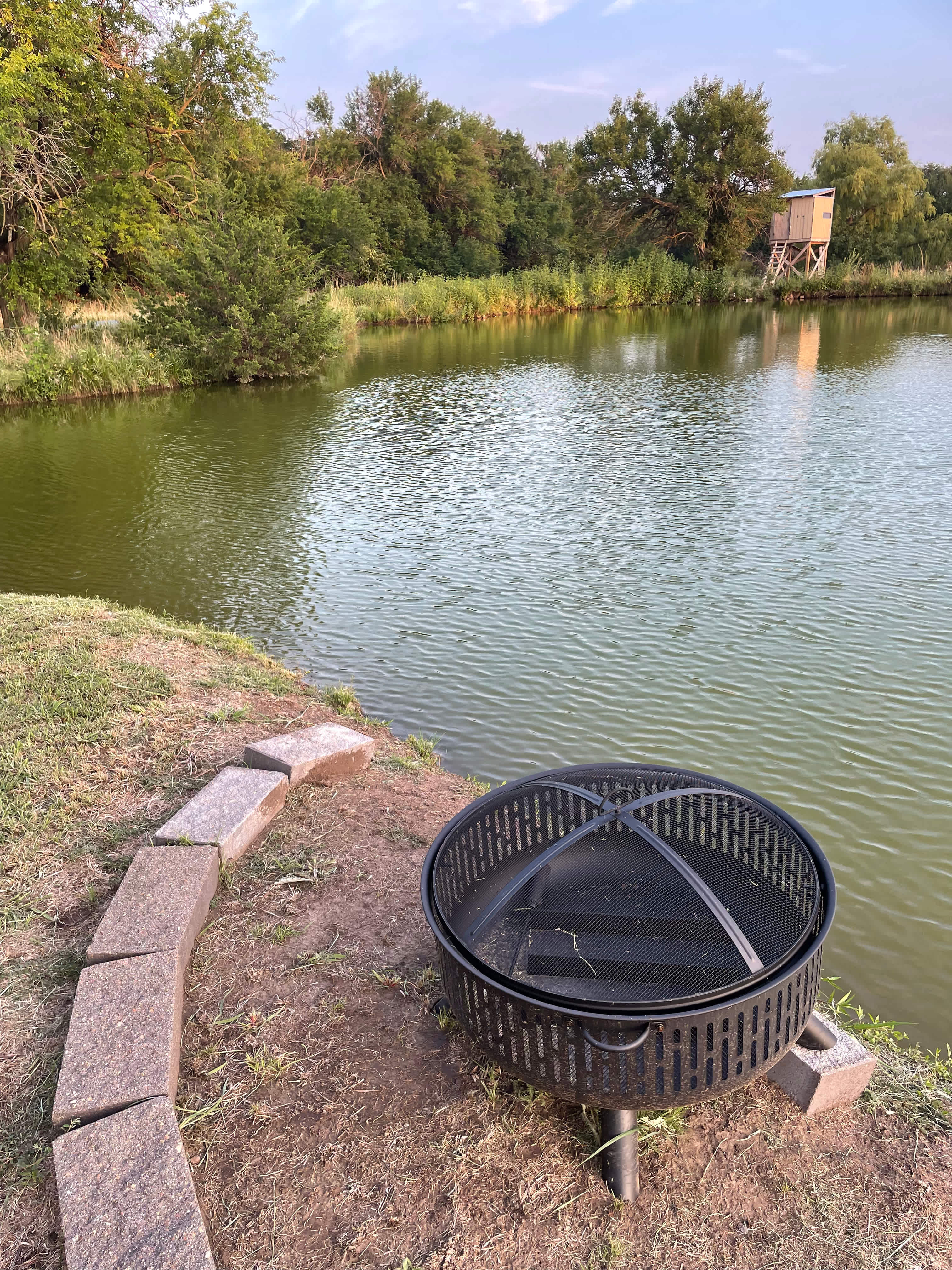 Buster’s Lakeside Retreat