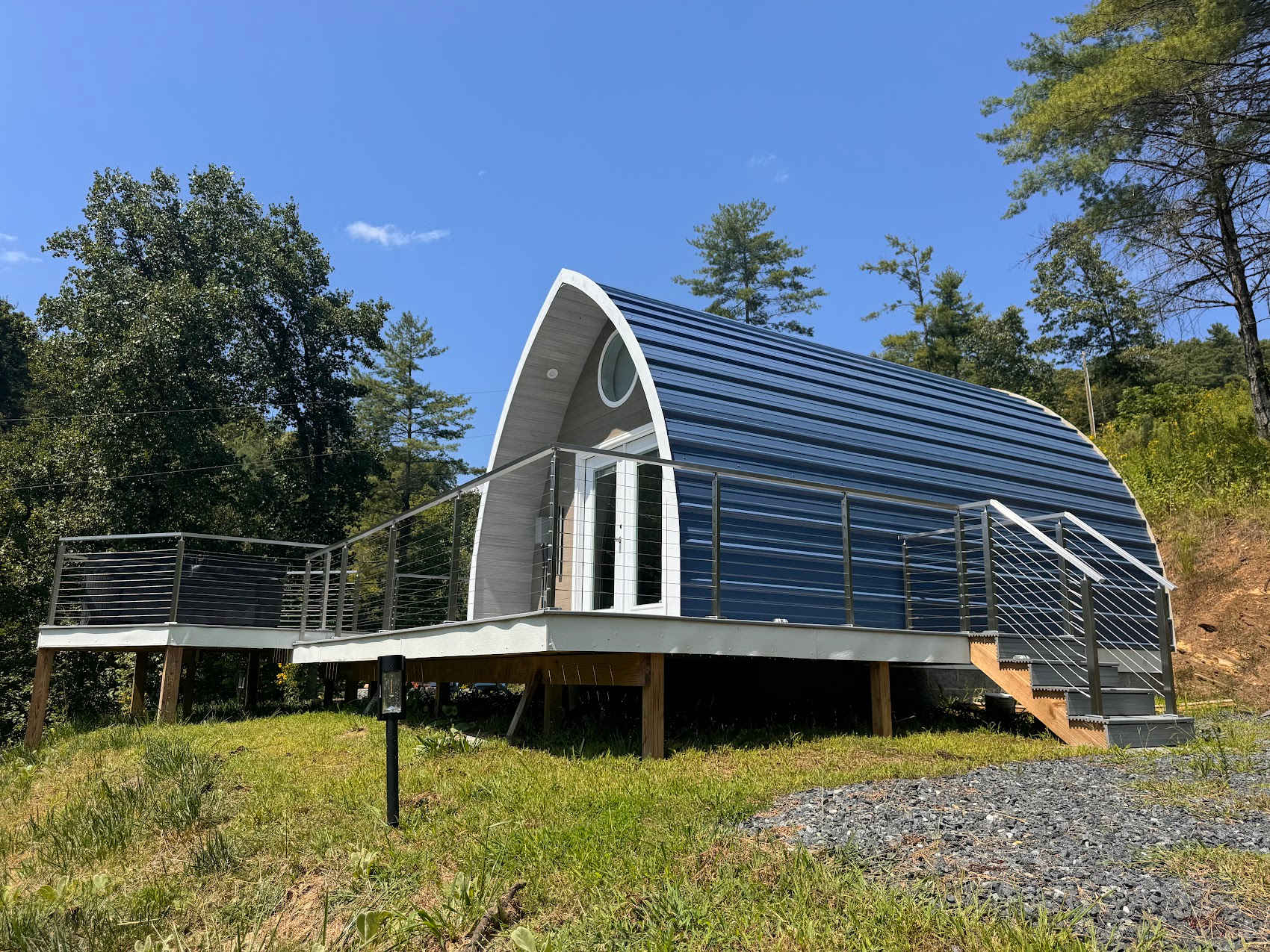 Romantic, hot tub, pet friendly