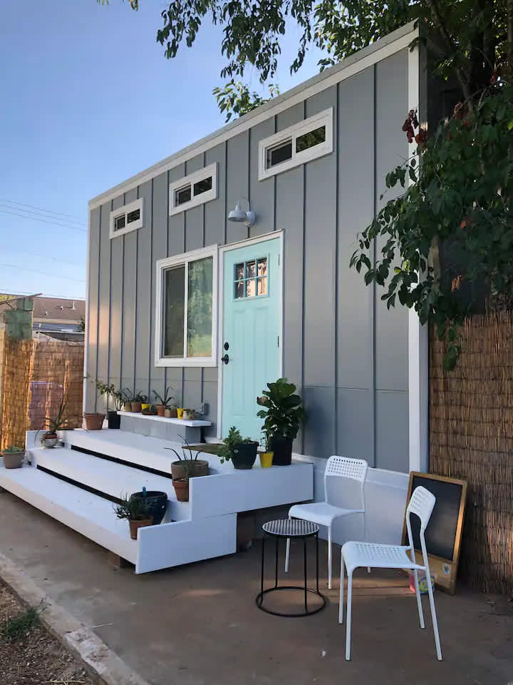 Tiny House Urban Farm Stay