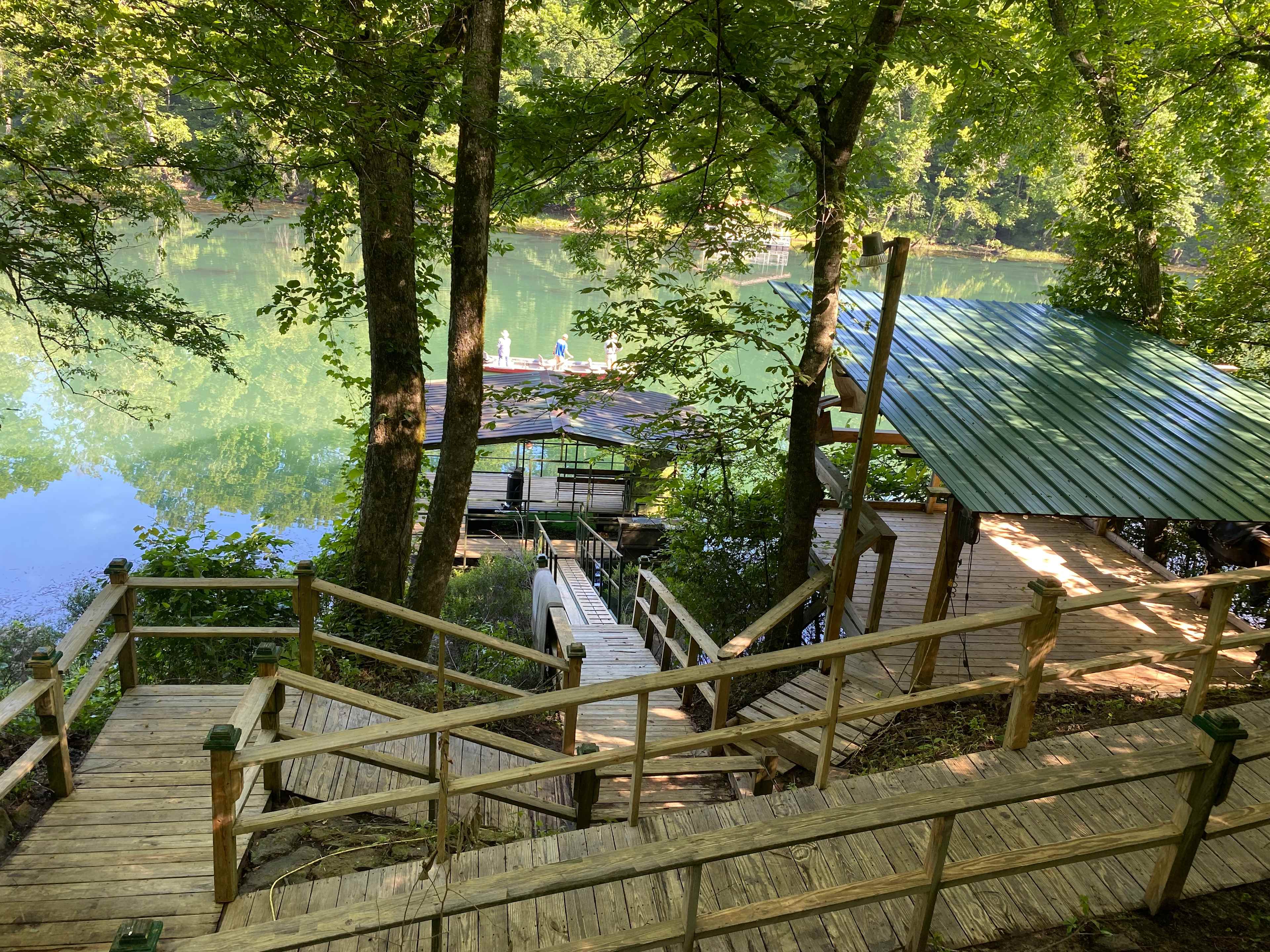 The Fish’N Hole RV Spots