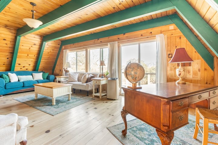 Spectacular A-Frame. Epic views!!