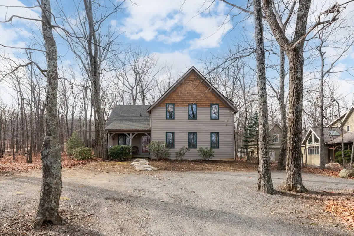 Wintergreen Ridge Retreat