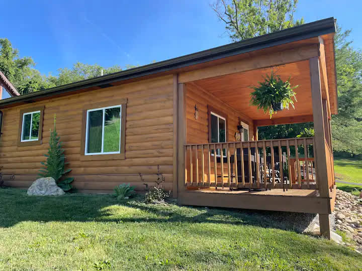 Lily Pad Cabin & Mojo's Loft