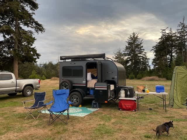Found a level spot - Easy turn around with plenty of space.  Huge distance between us and other campers at trees behind.  Hosts' house is about 150 ft. on other side of truck, behind privacy fence not intrusive. Potable water and trash 50 ft.