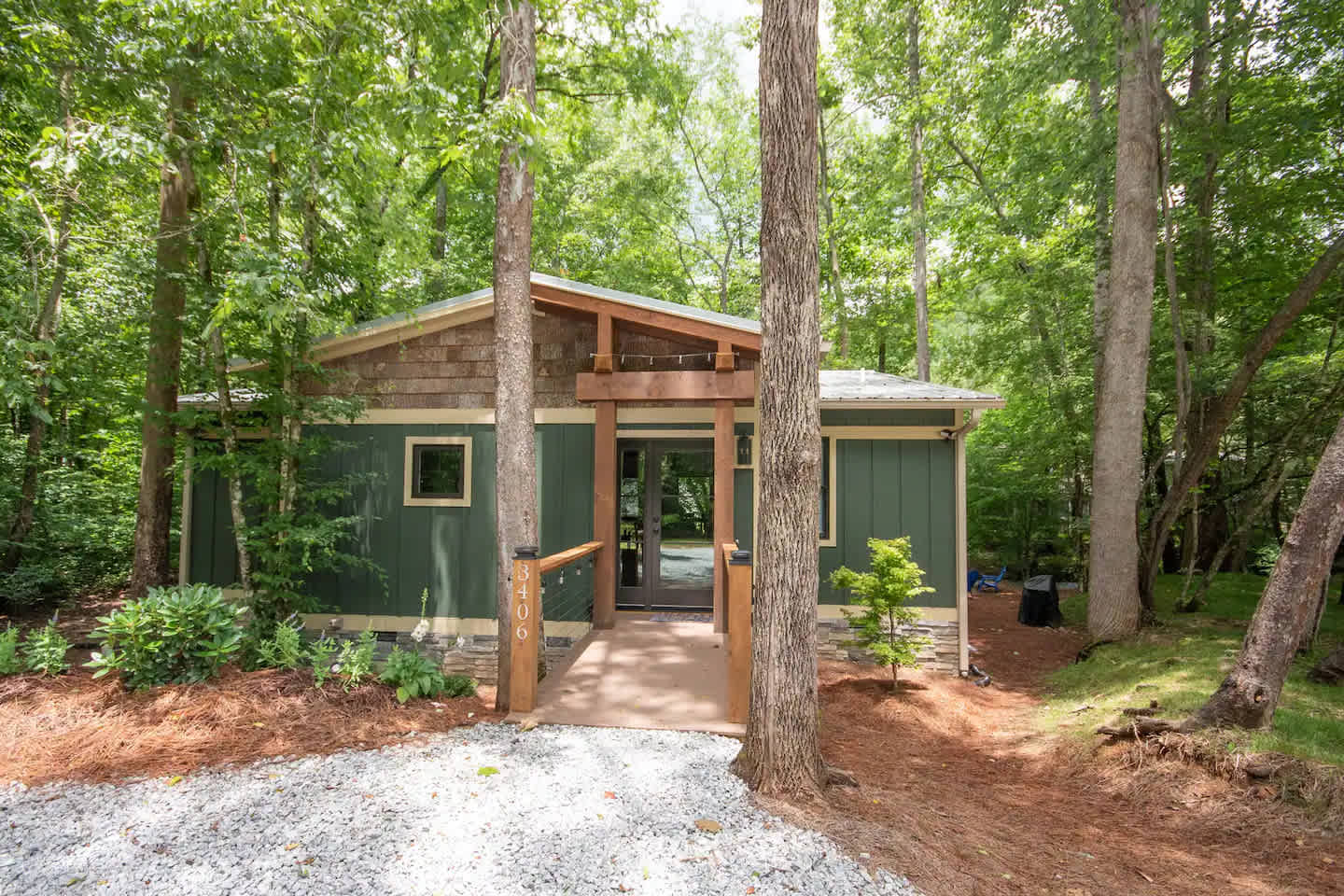 Treehouse Hollow and Cabin Rentals