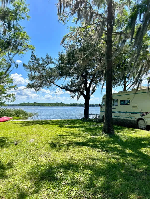 Inglis Lakeside RV Park