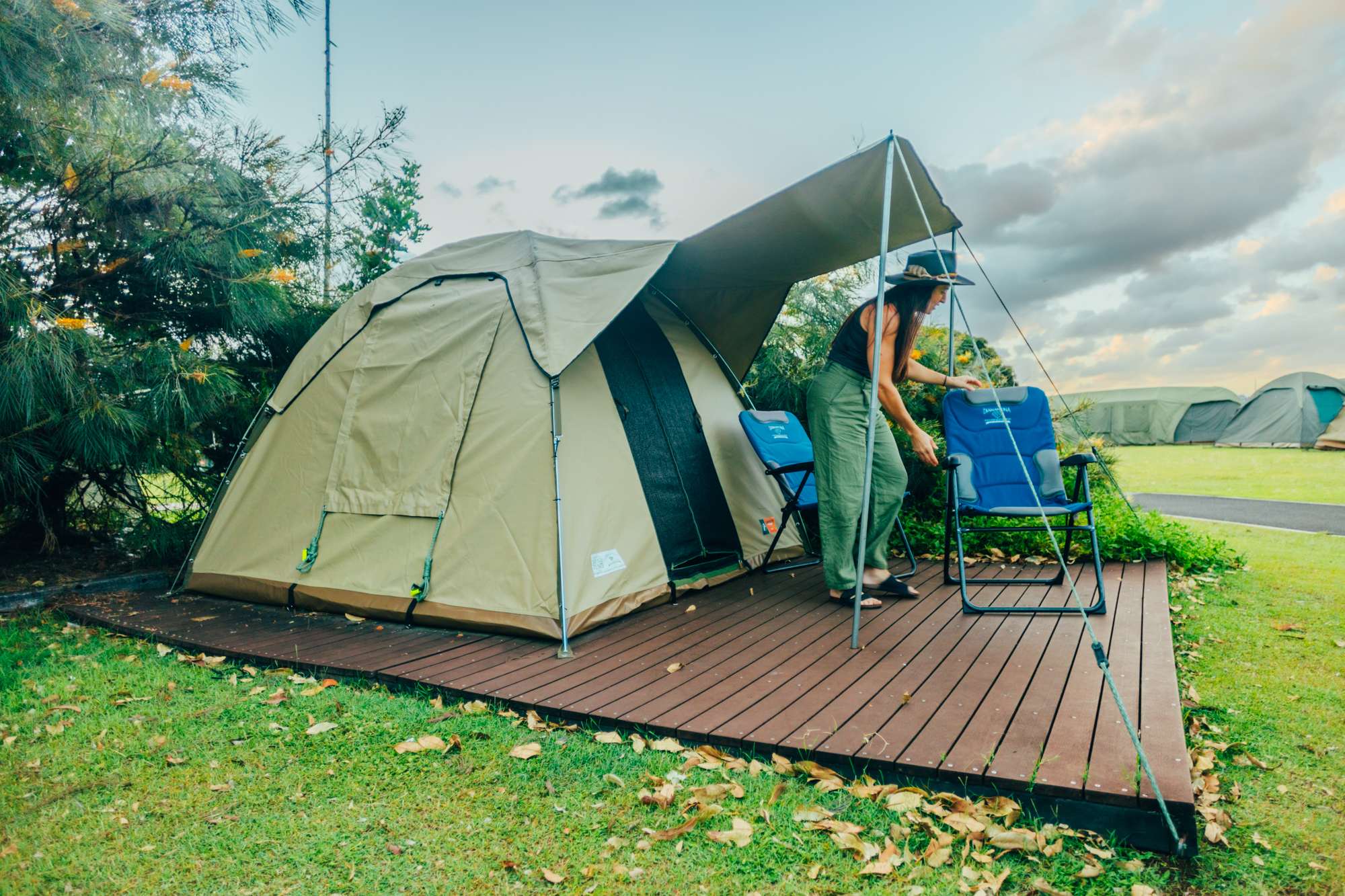Pre-erected tent with stretchers, linen and chairs
