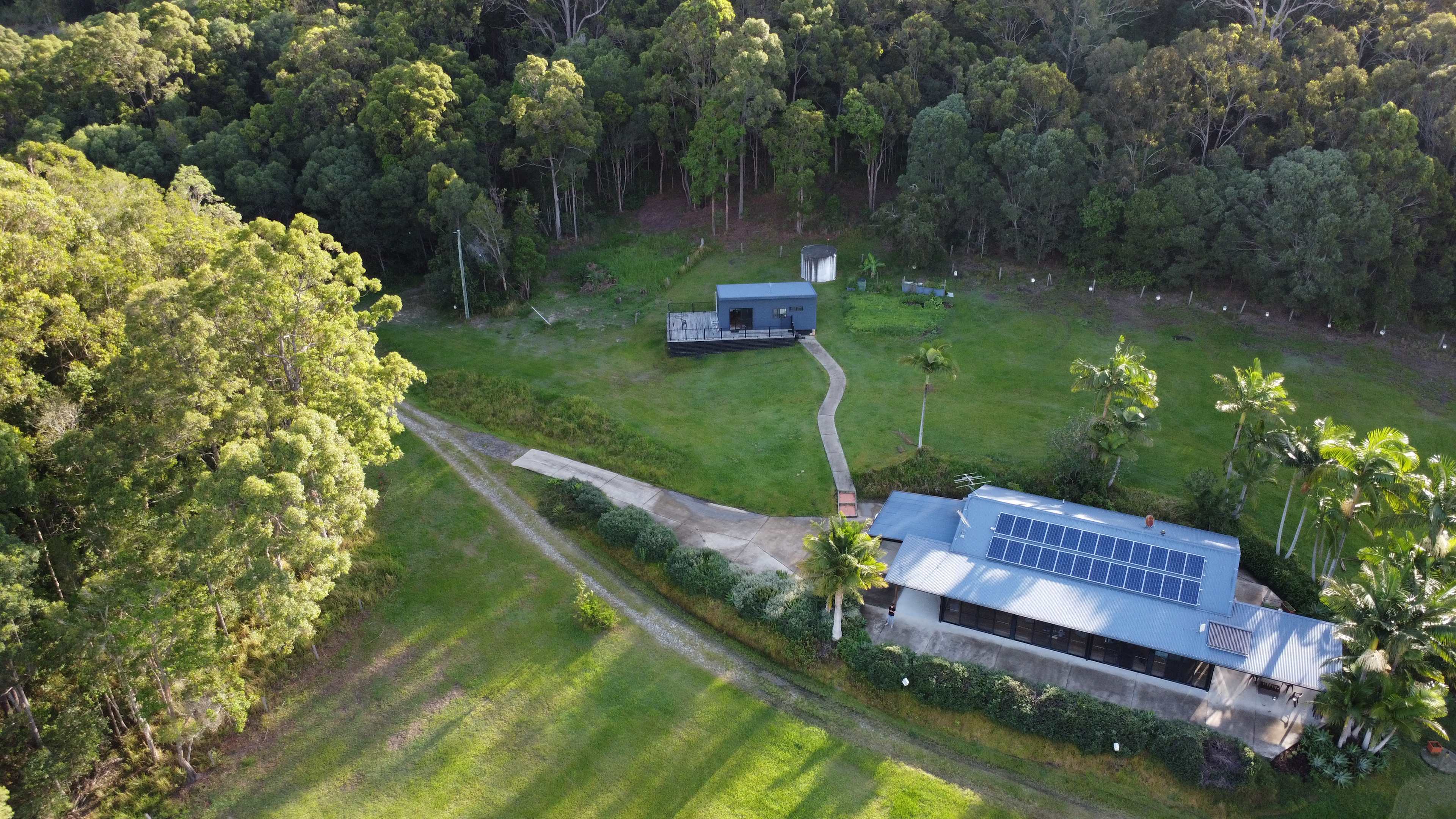 Farmhouse - with Camper's Amenities and Gazebo (incl. Outdoor Kitchen and Laundry)