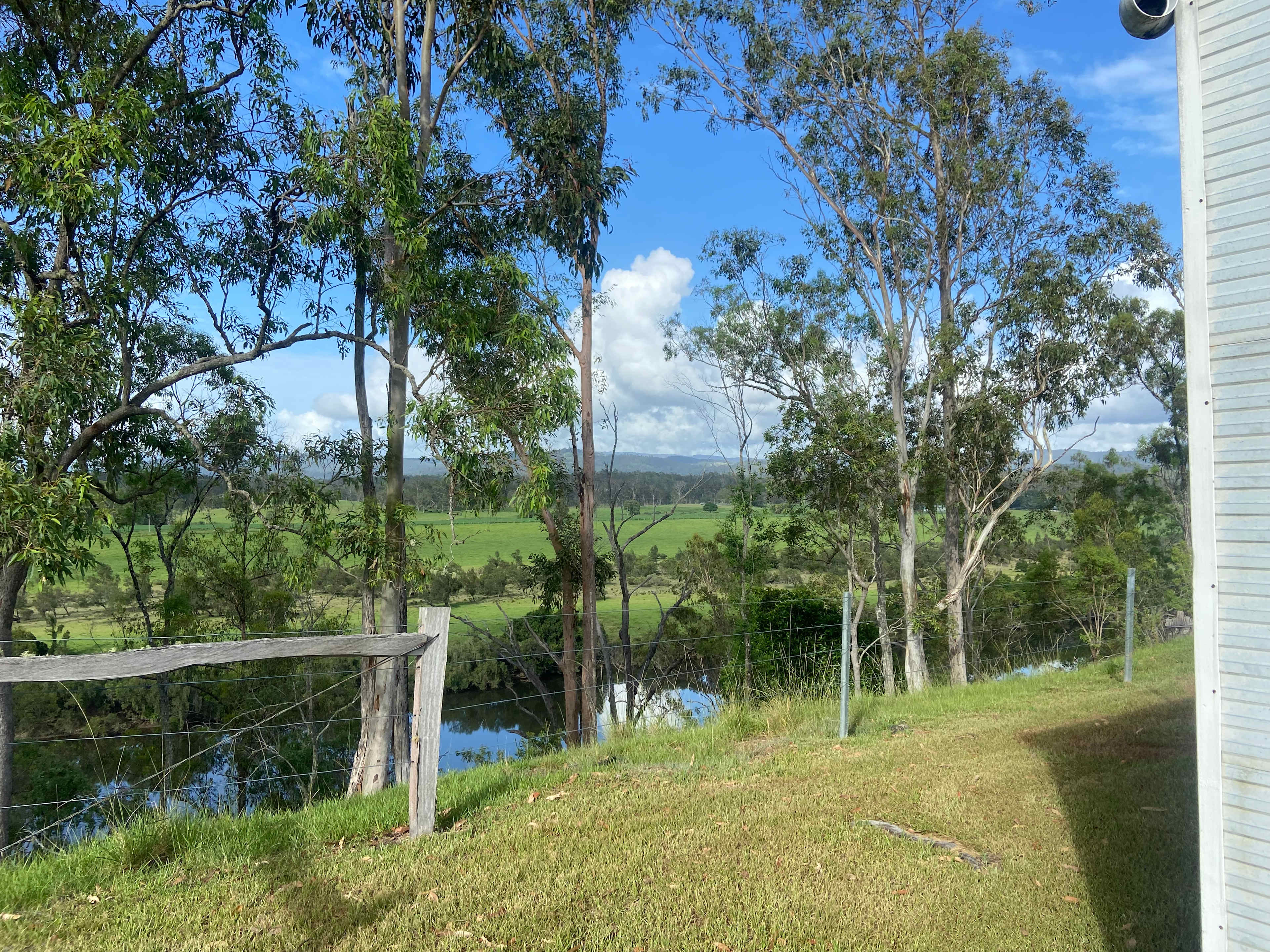 ‘The Hut’ on the Clarence (4WD)