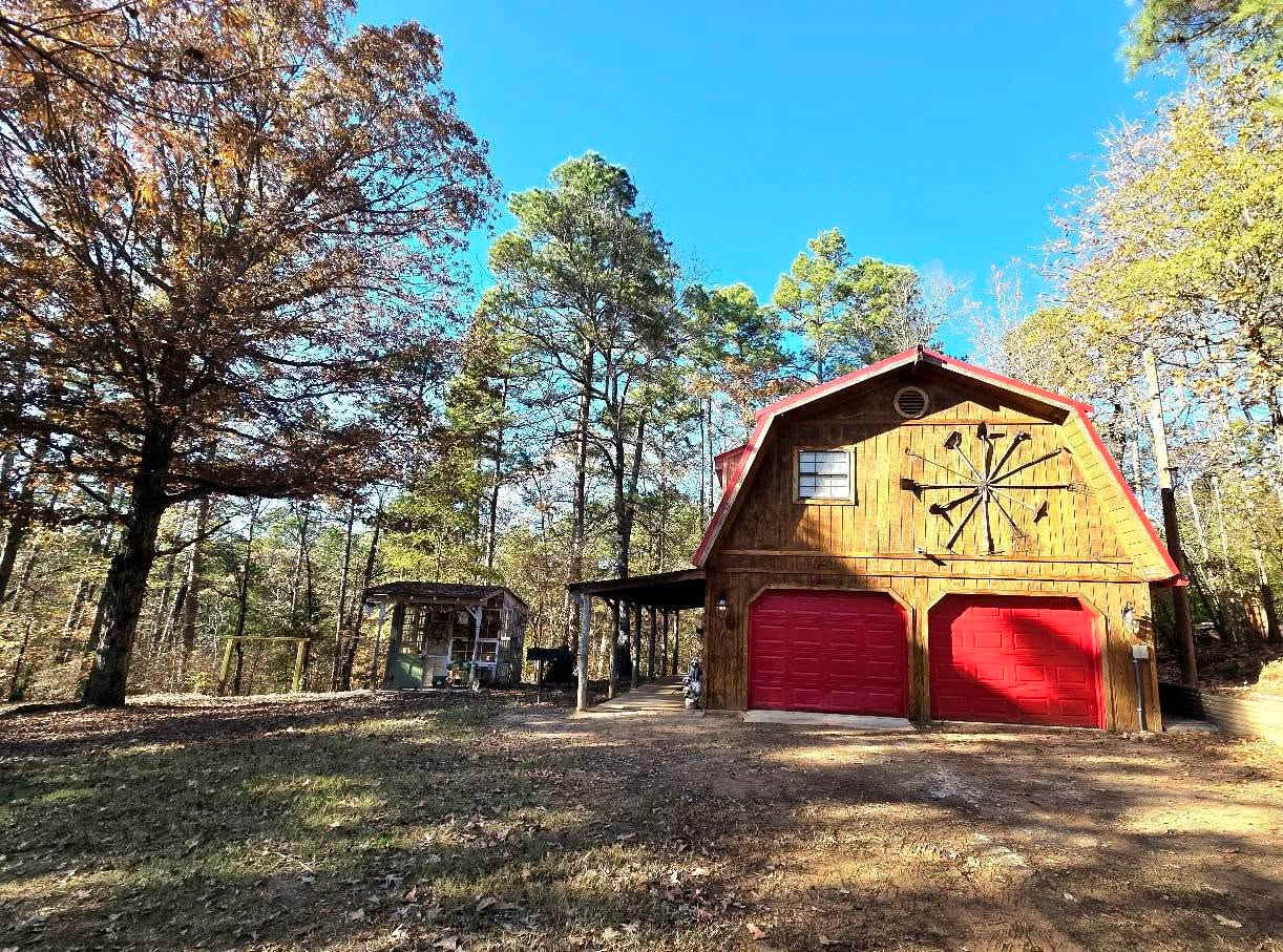 Rustic Retreat near Lake O the Pine