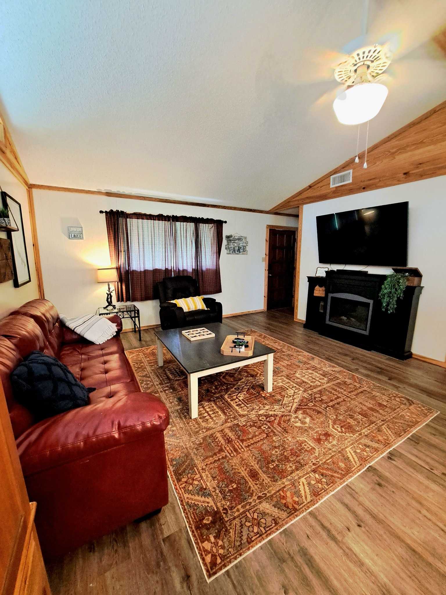 The Knotty Pine on Lake O the Pines