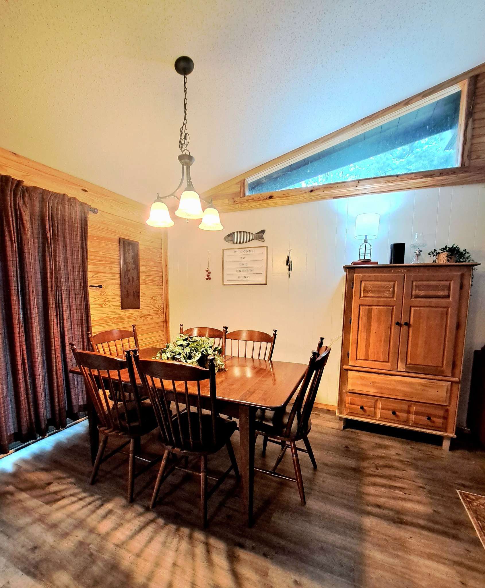 The Knotty Pine on Lake O the Pines