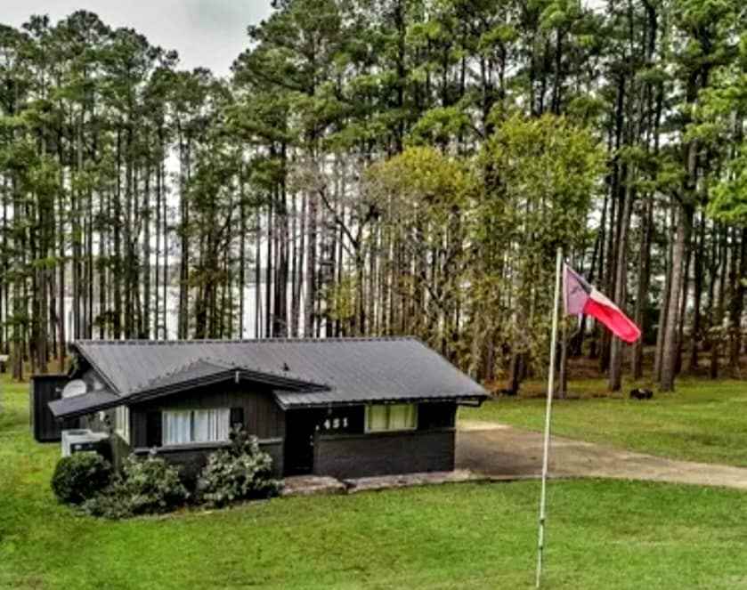 Welcome to The Knotty Pine on Lake O the Pines in Jefferson, Tx
