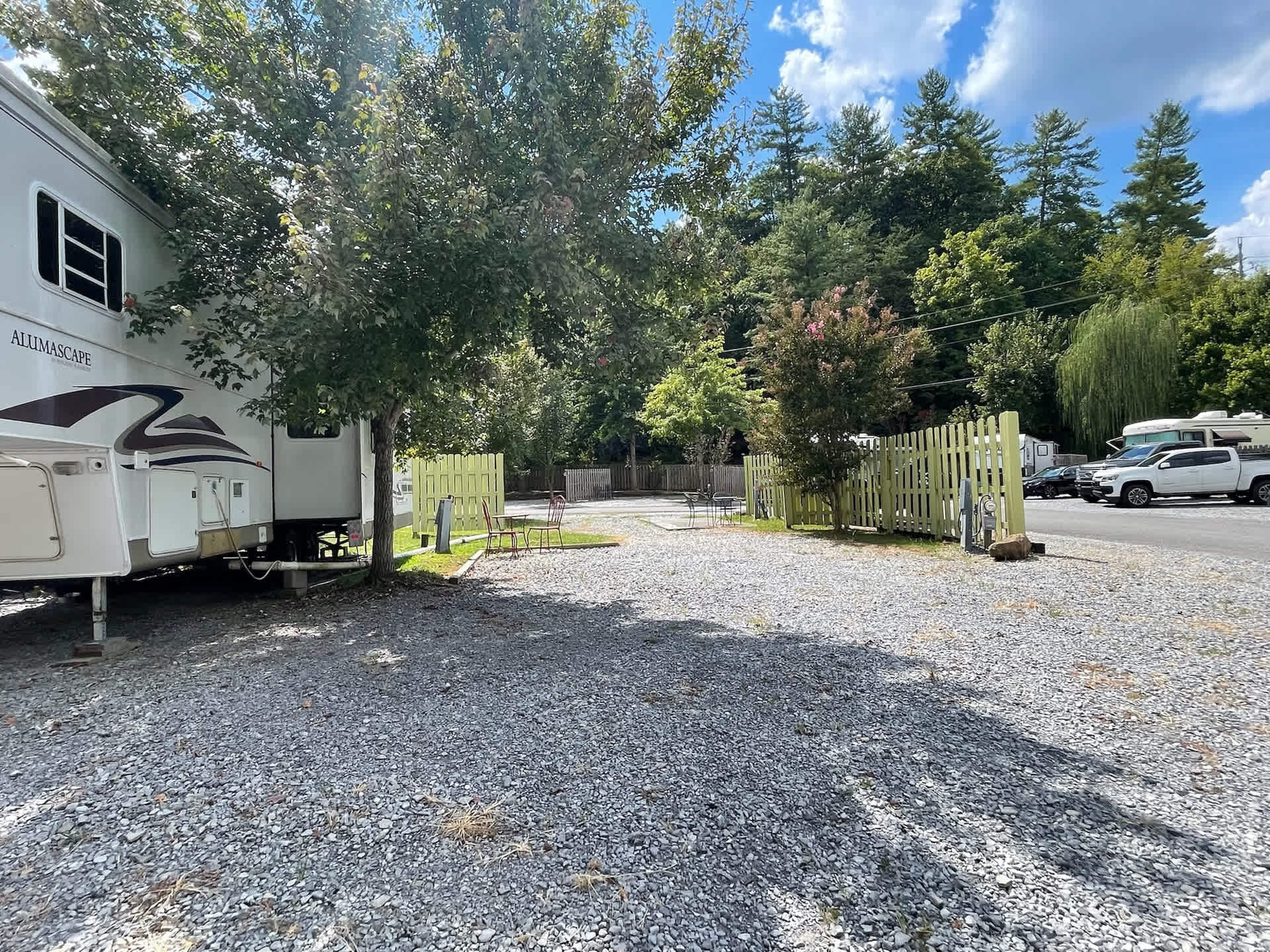 Holy Smokies Rv Park And Glamping