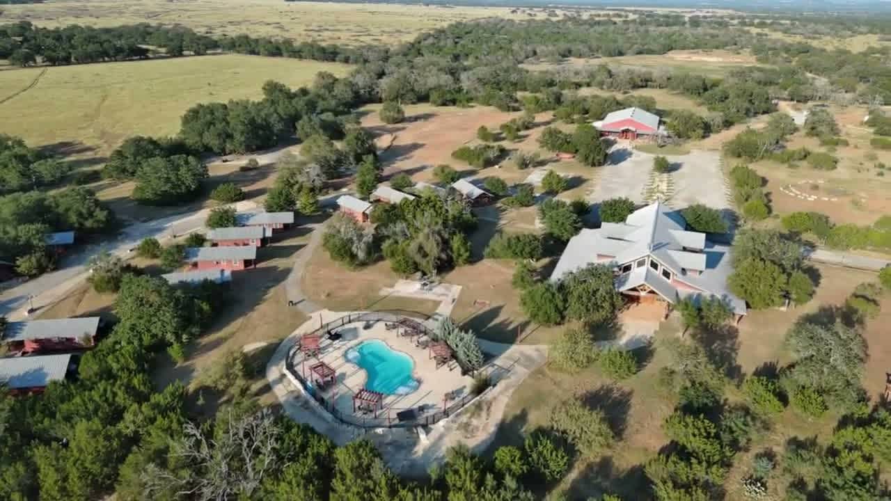 Antler Oaks Lodge And RV Resort
