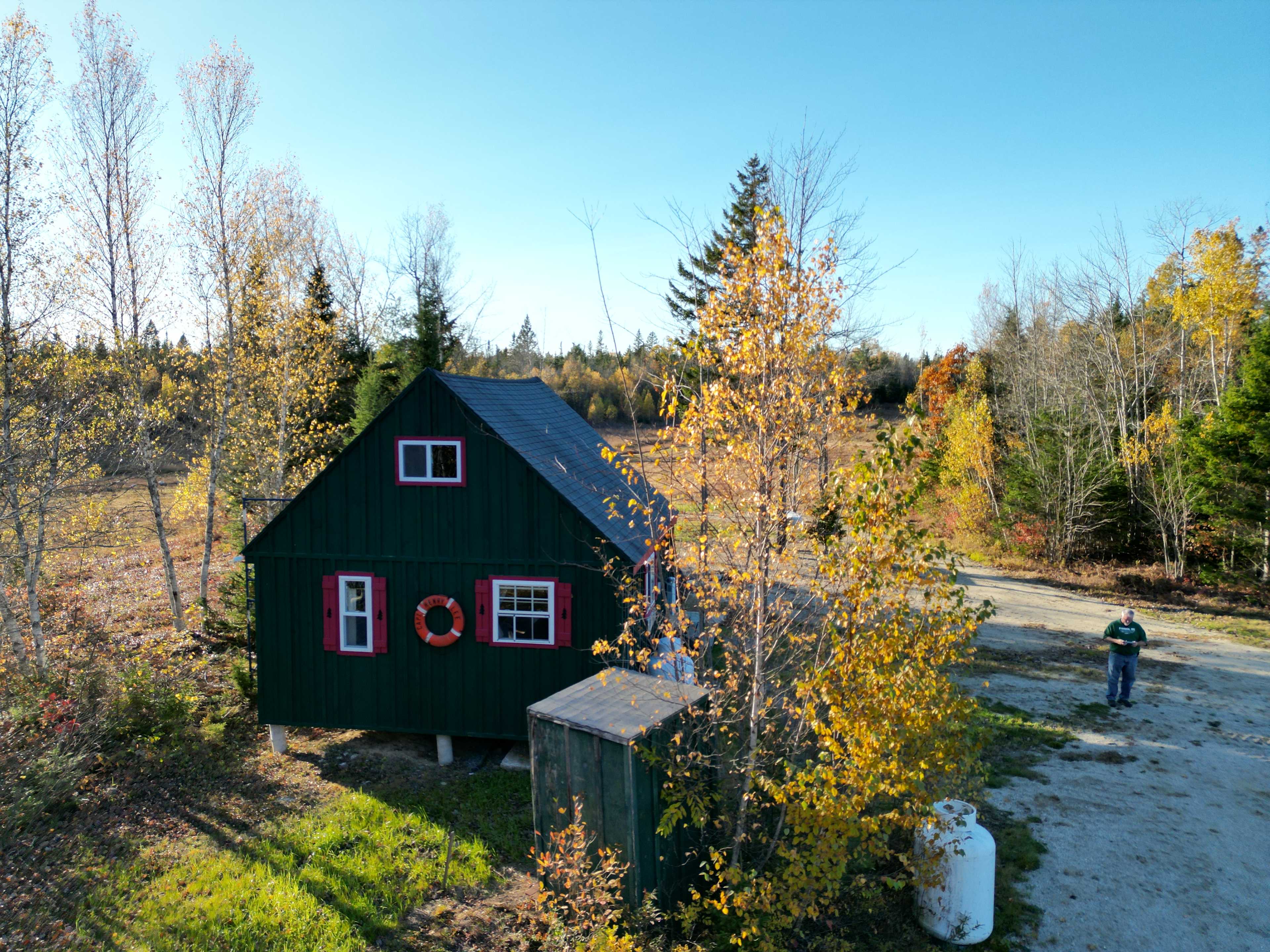 rear of cabin and driveway