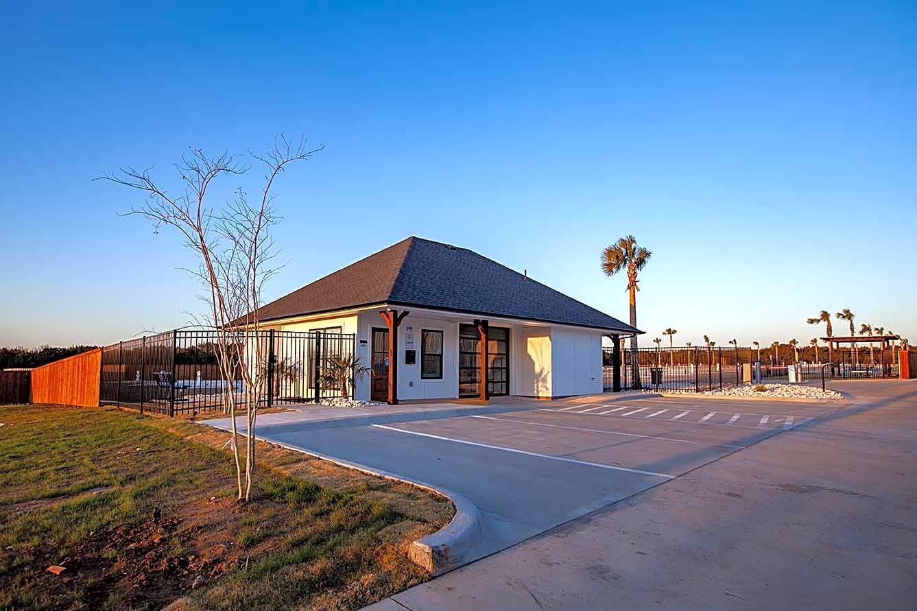The Palms at Lake Whitney RV Resort and Storage