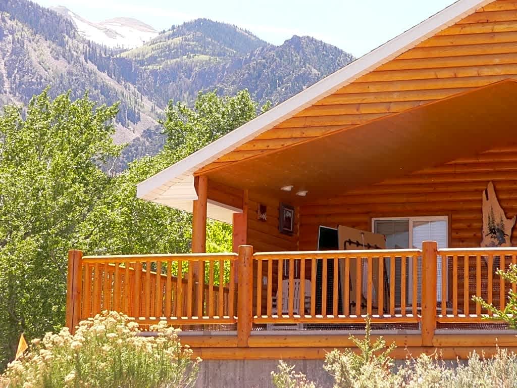 Bullion Creekside Retreat