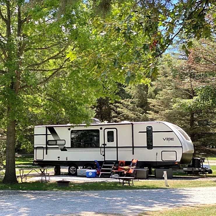 Shipshewana North Park Amish Log Cabin Lodging & Campground