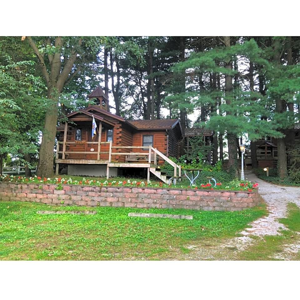 Shipshewana North Park Amish Log Cabin Lodging & Campground