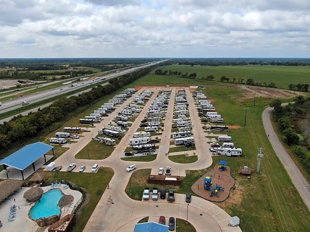 Summer Breeze RV Resort - Brookshire