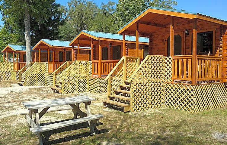 Ellie Ray's RV Resort & Lounge