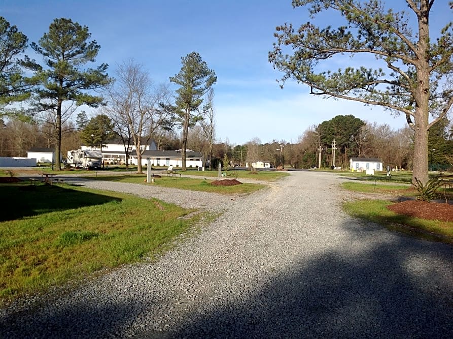 Raleigh Oaks RV Resort & Cottages