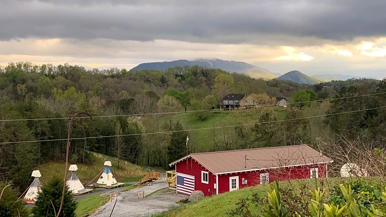 Smoky Hollow Outdoor Resort