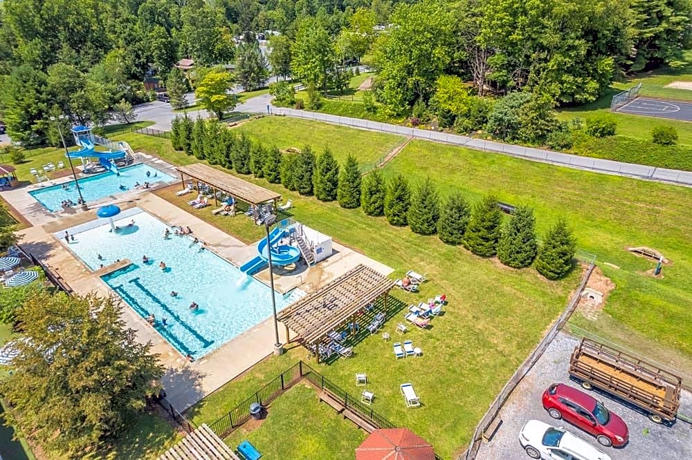 Twin Grove RV Resort & Cottages